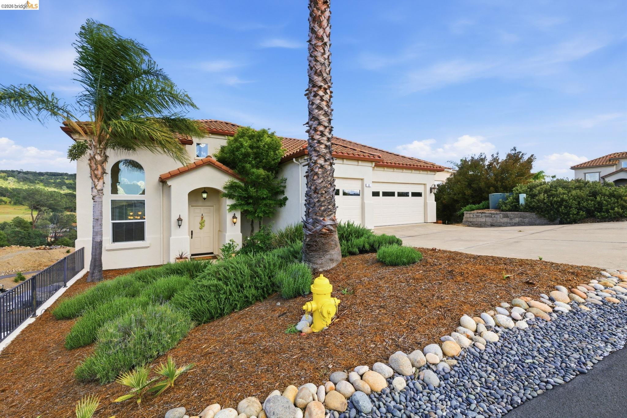 32 Apollo Ln