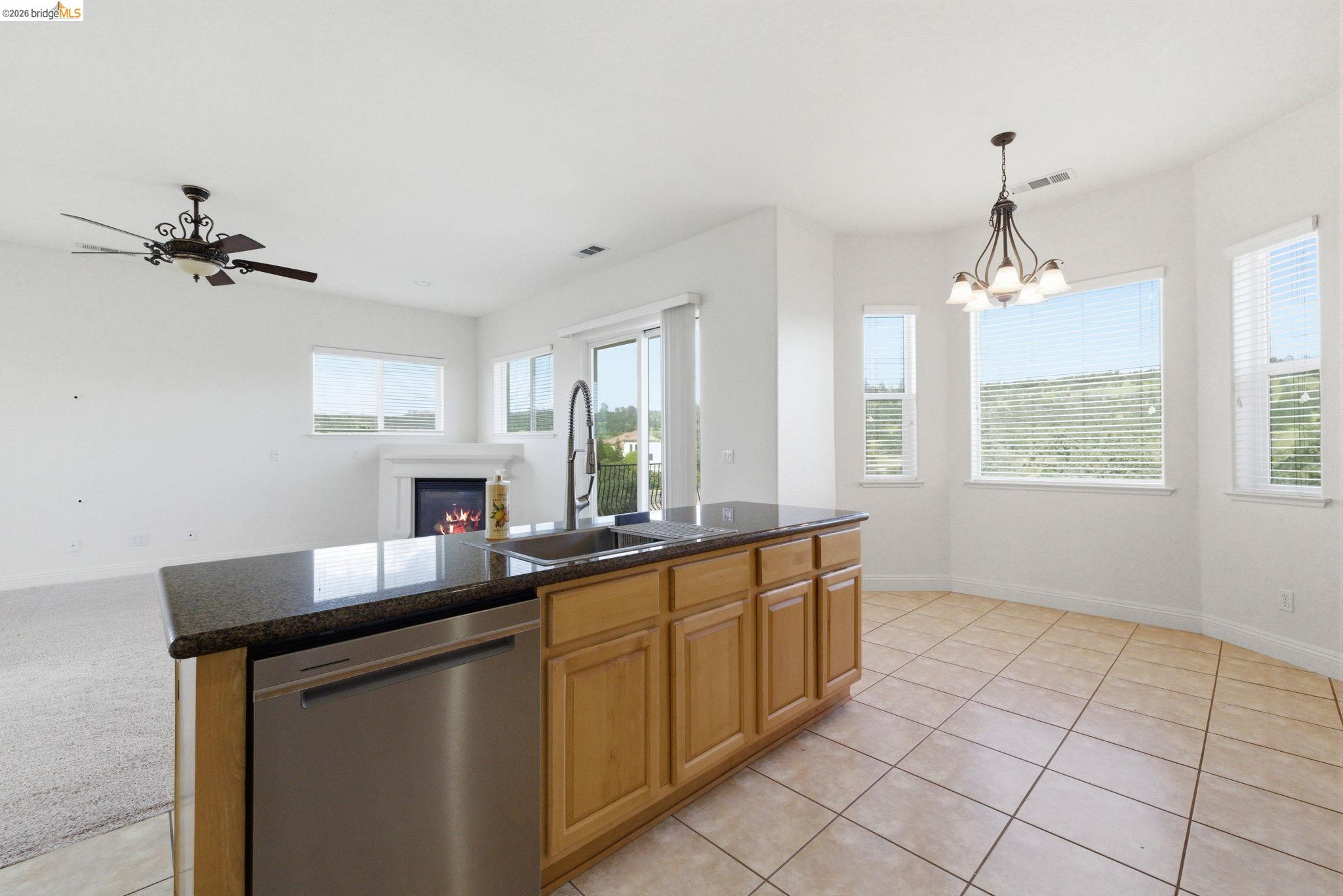 32 Apollo Ln