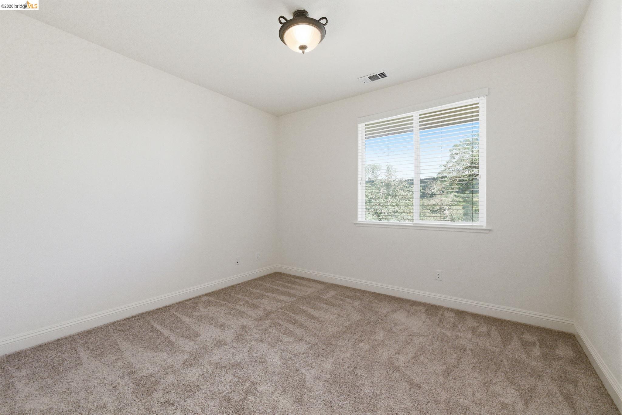 32 Apollo Ln