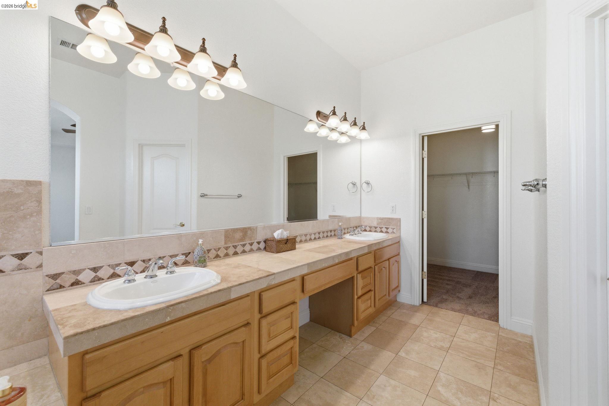 32 Apollo Ln
