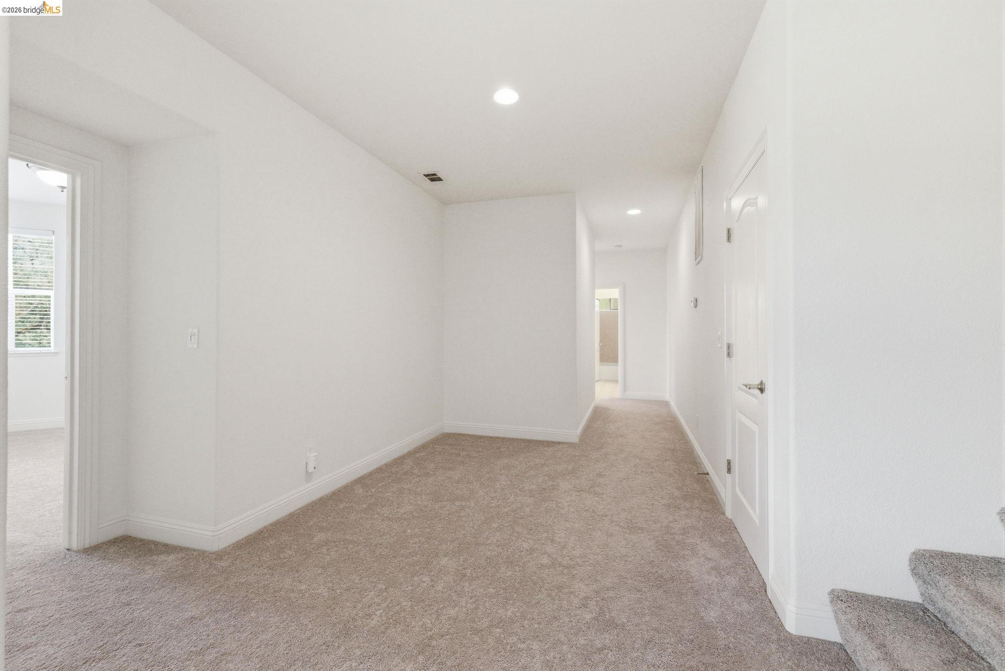 32 Apollo Ln