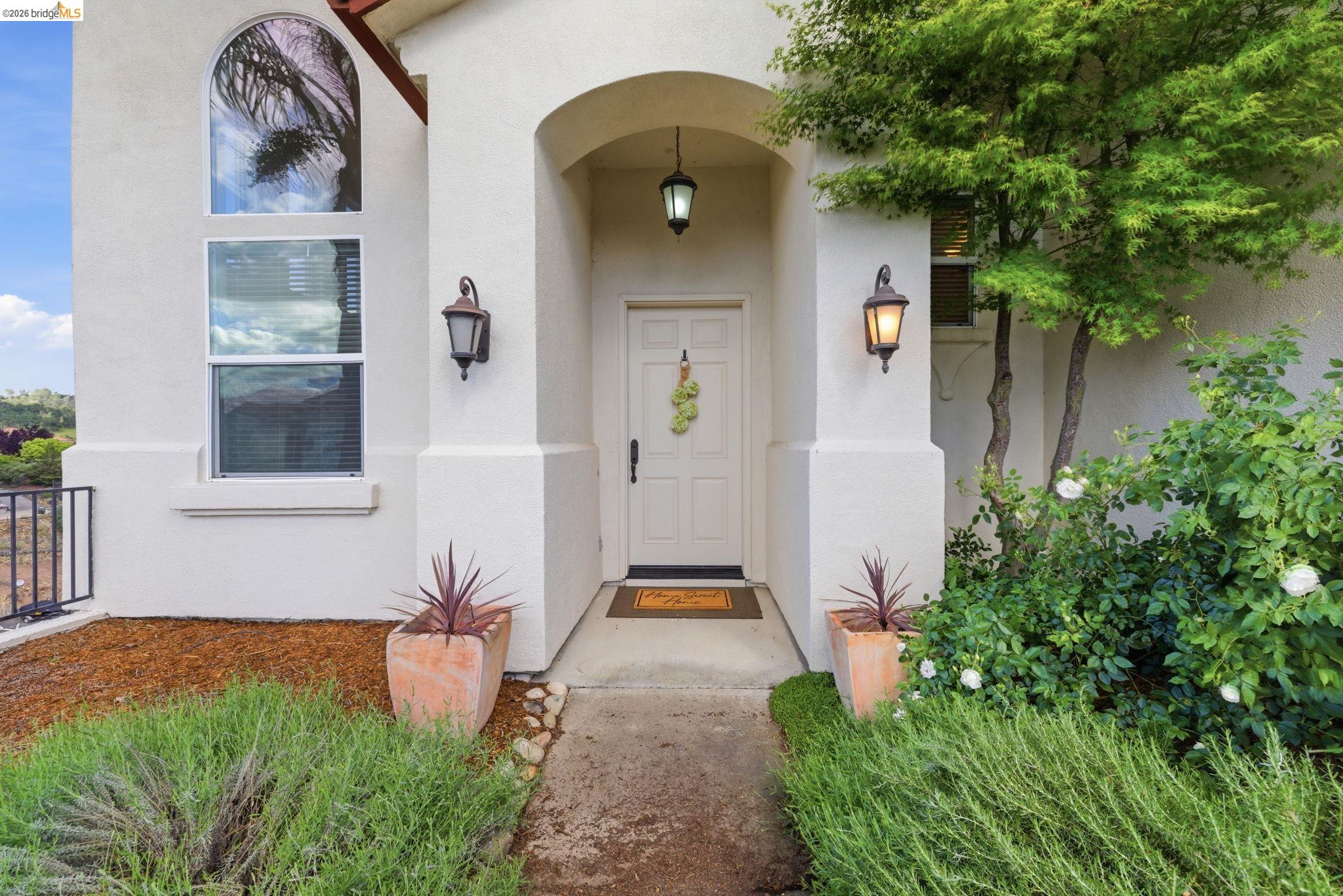 32 Apollo Ln