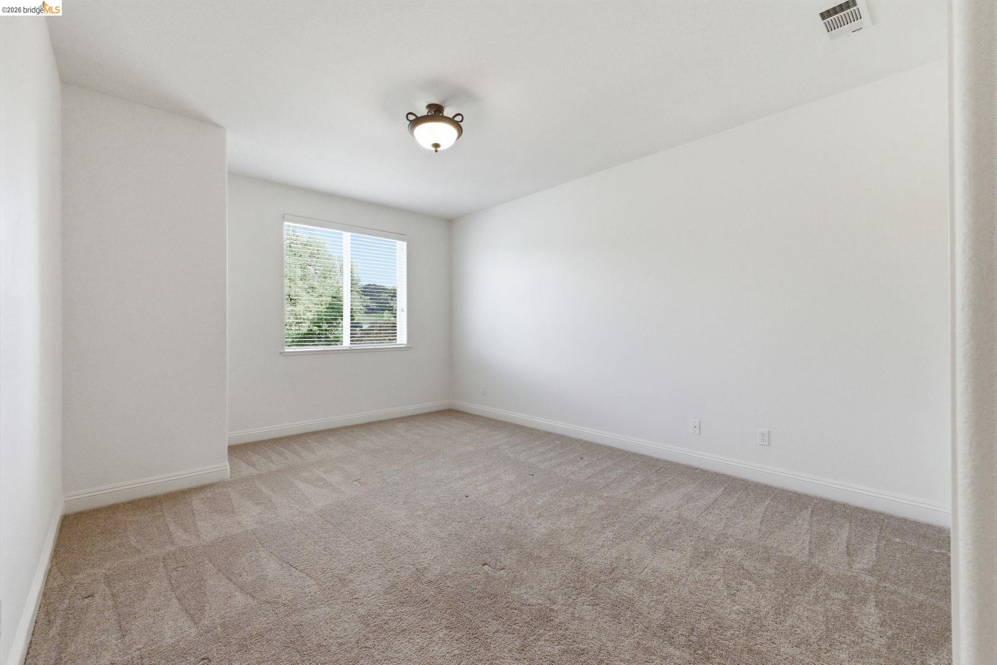 32 Apollo Ln