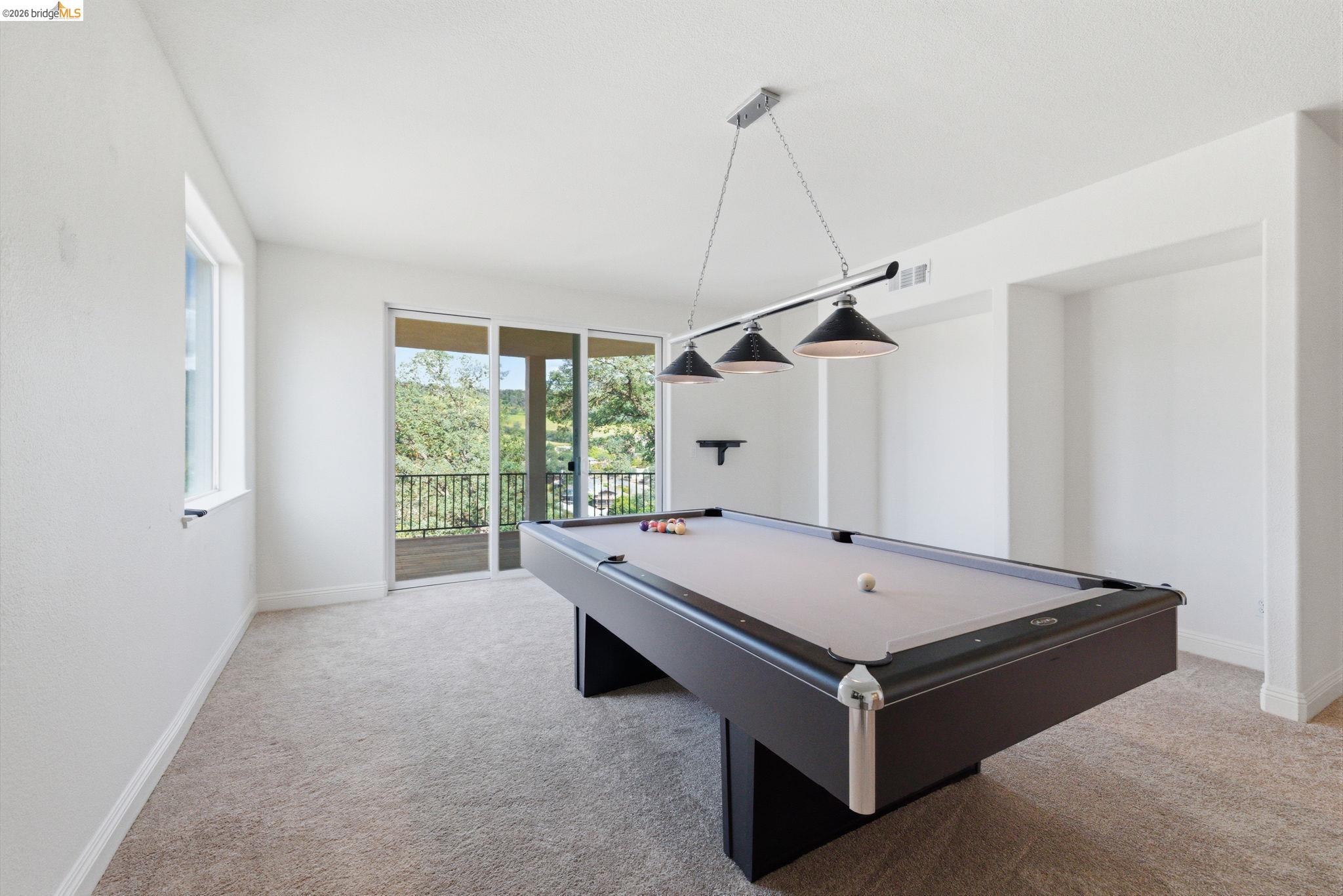 32 Apollo Ln