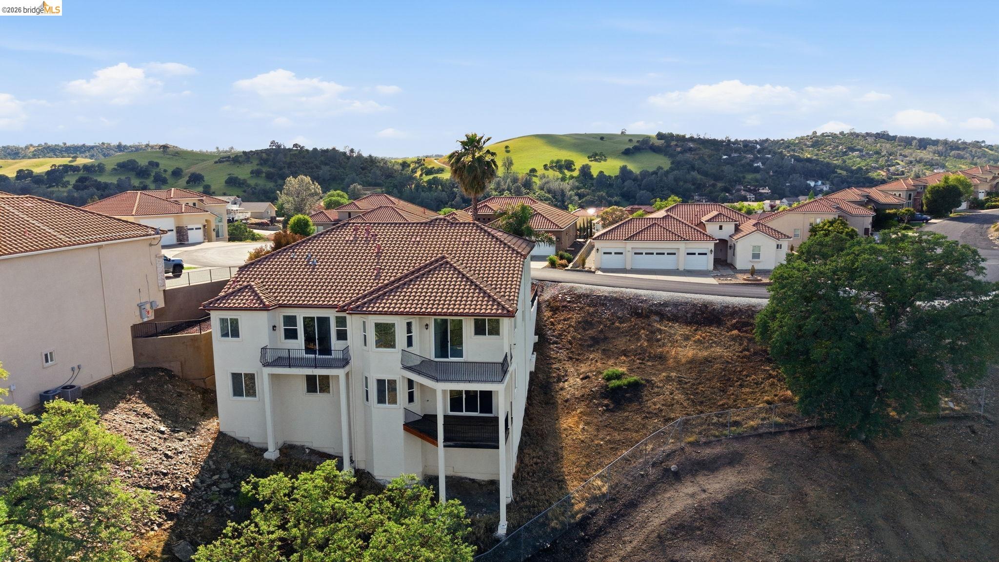 32 Apollo Ln