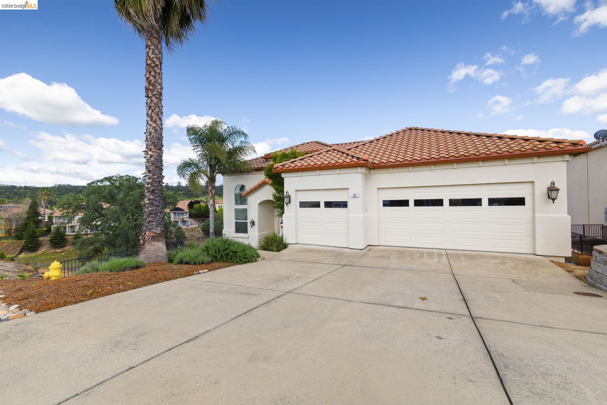 32 Apollo Ln