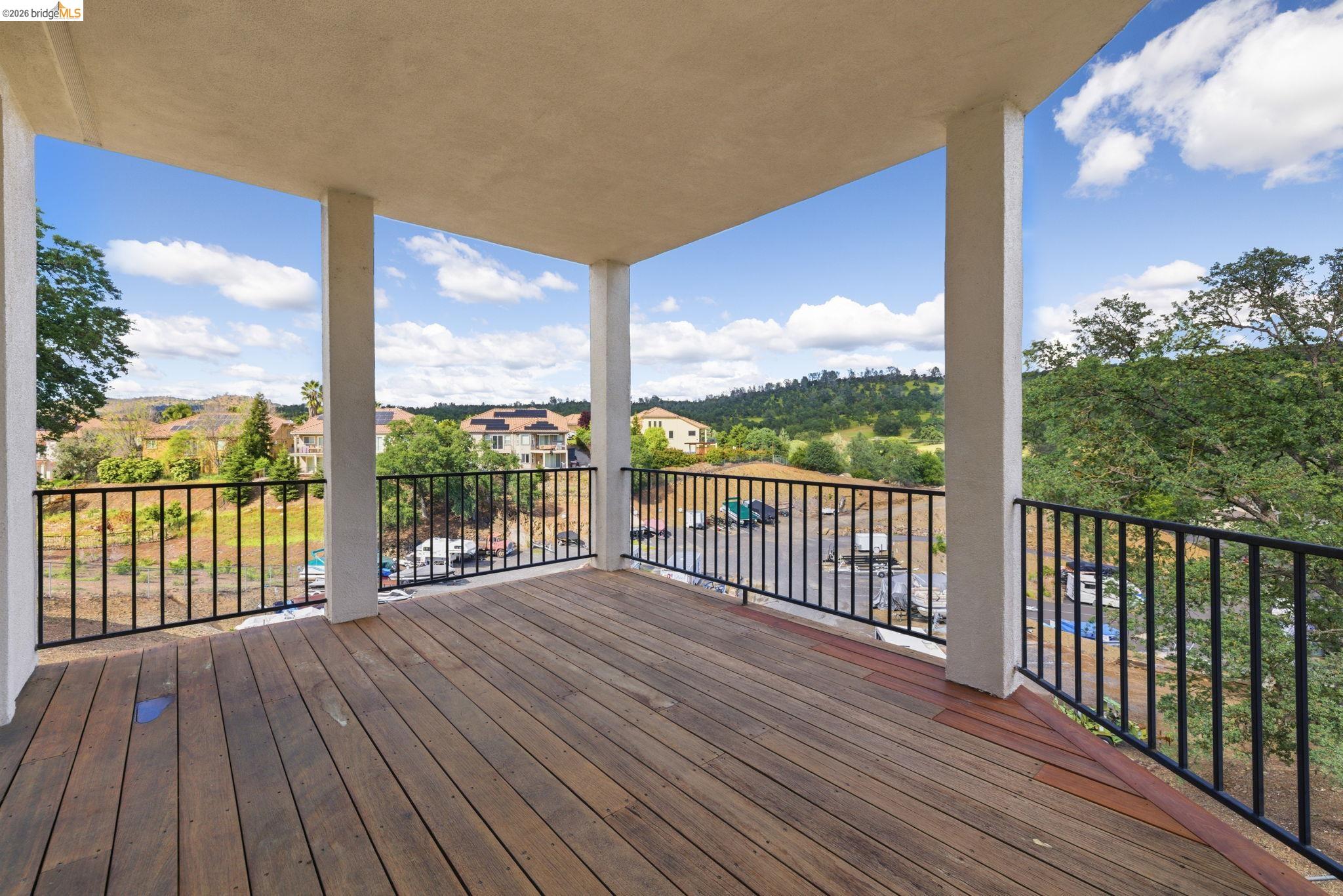 32 Apollo Ln