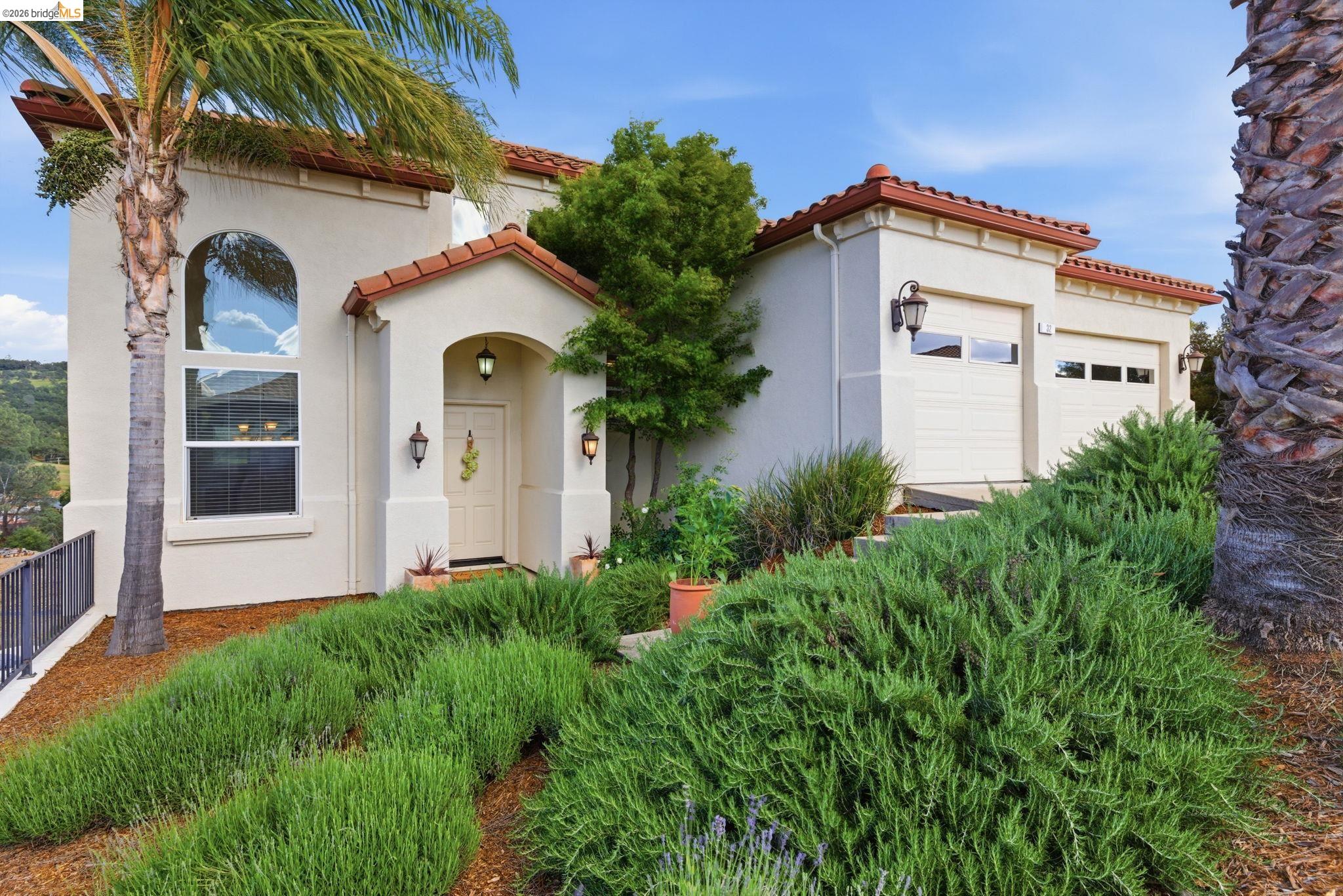 32 Apollo Ln