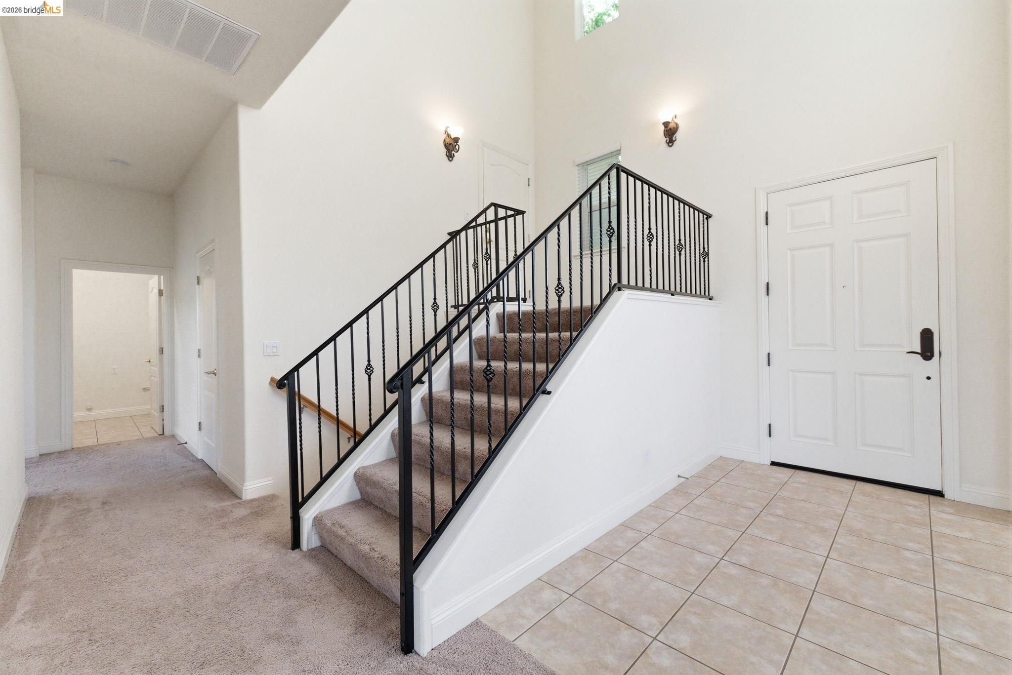 32 Apollo Ln