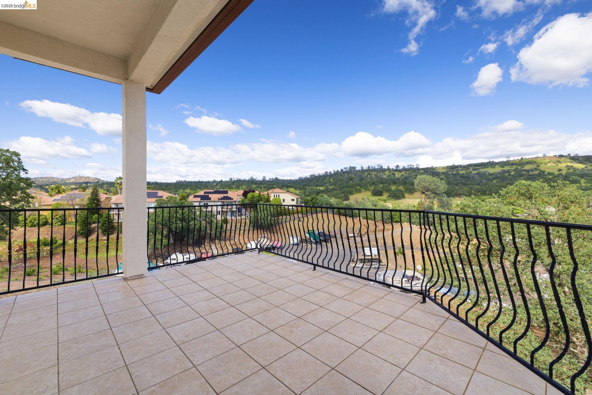 32 Apollo Ln