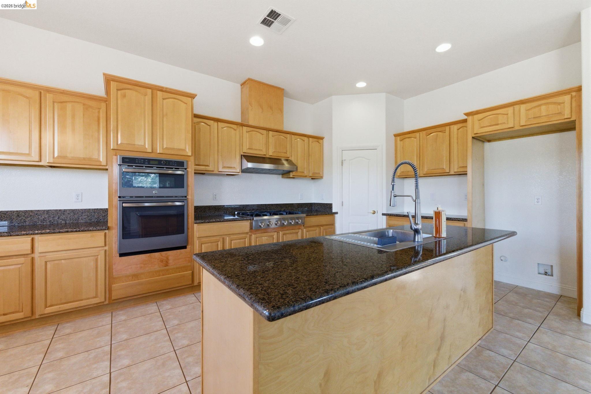 32 Apollo Ln