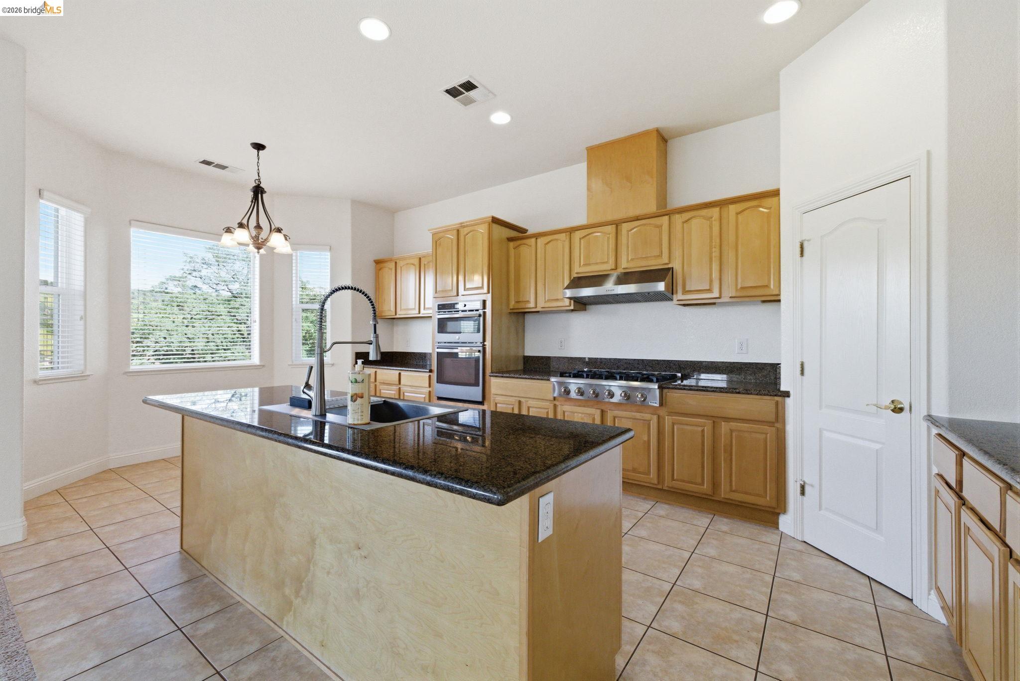 32 Apollo Ln