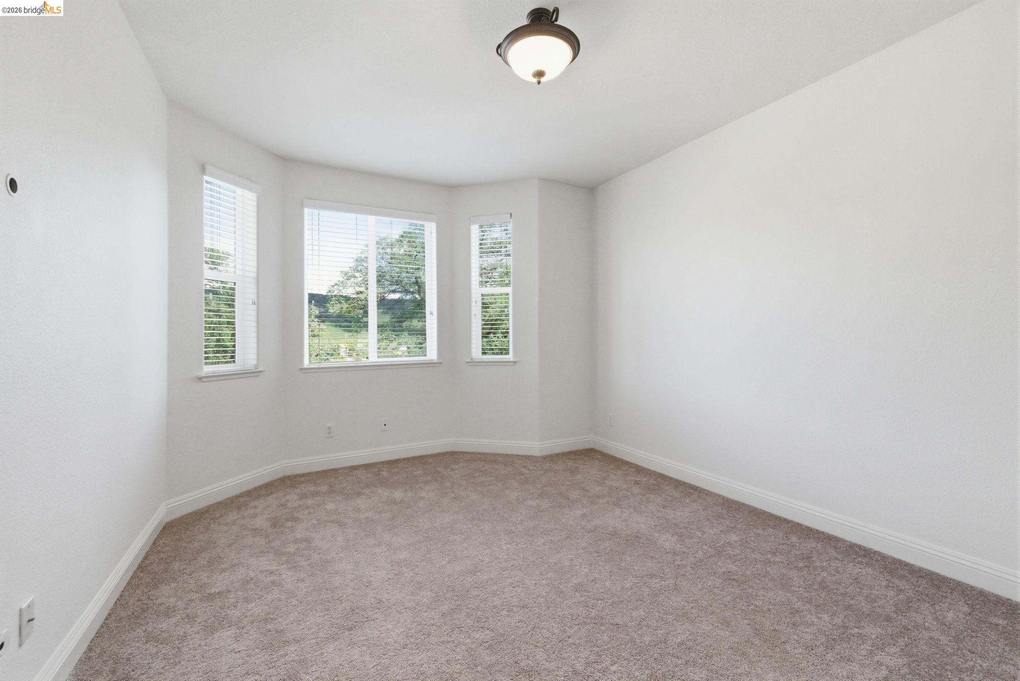 32 Apollo Ln