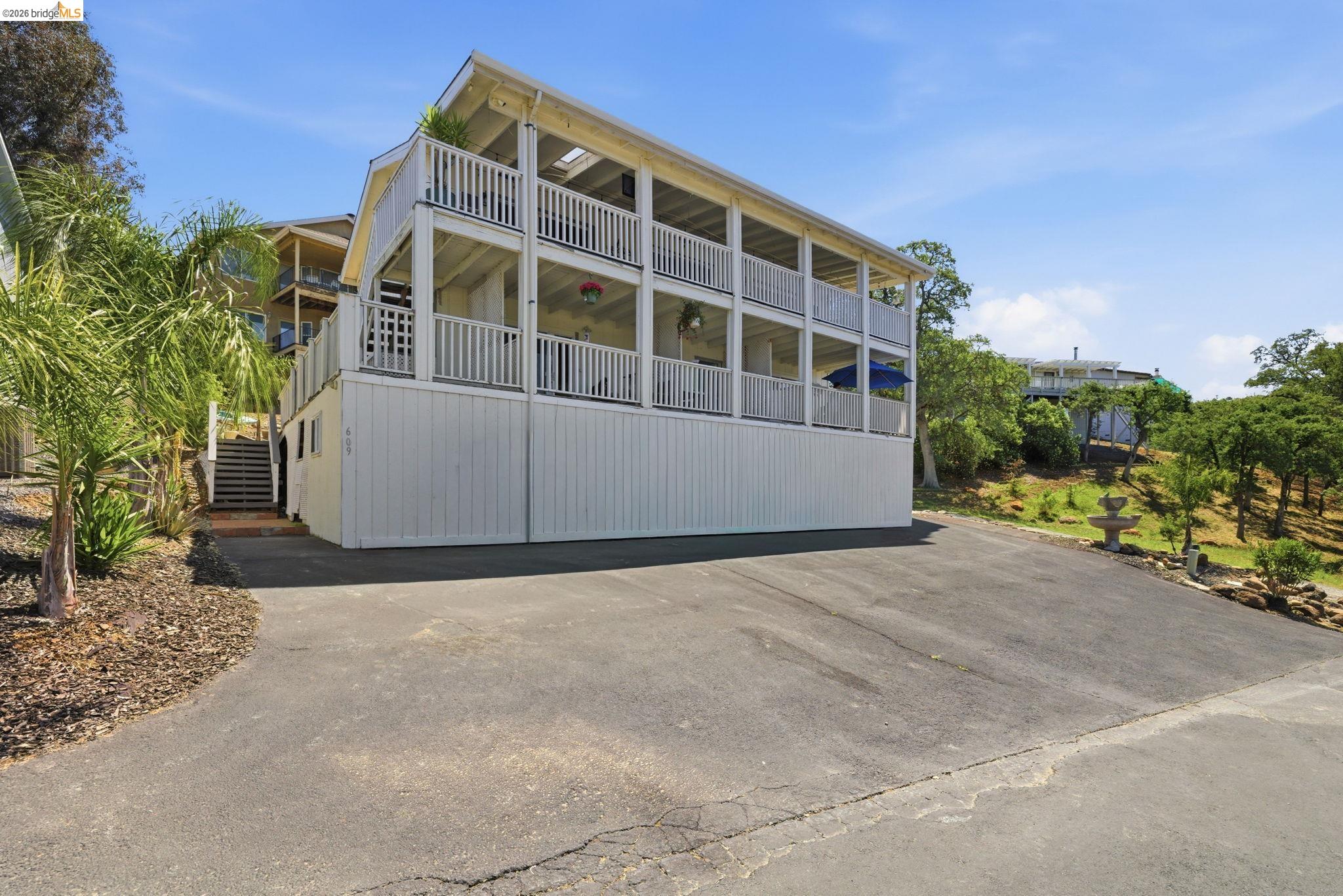 609 Dolores Way