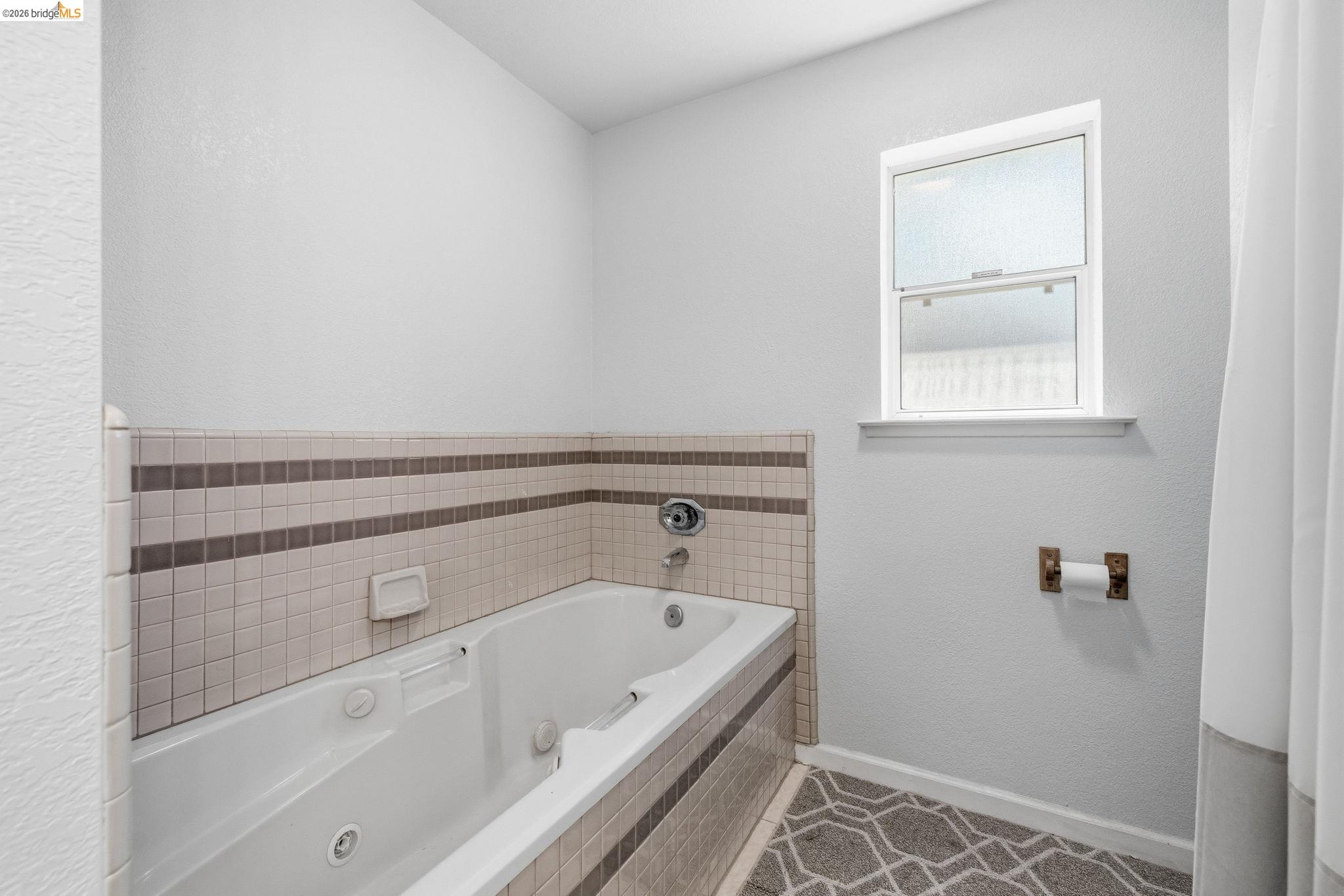 12033 Hillhurst Cir