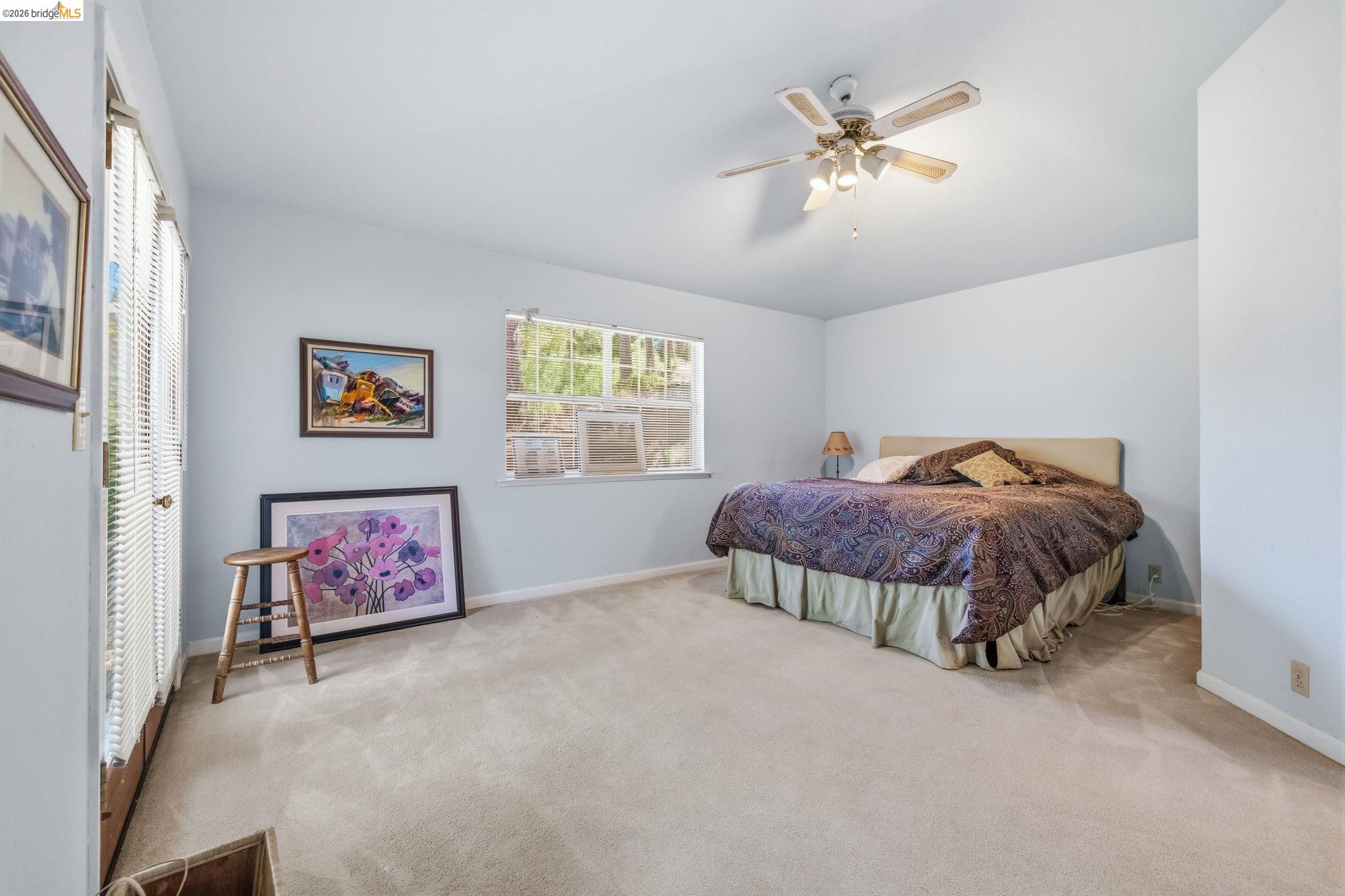 12033 Hillhurst Cir