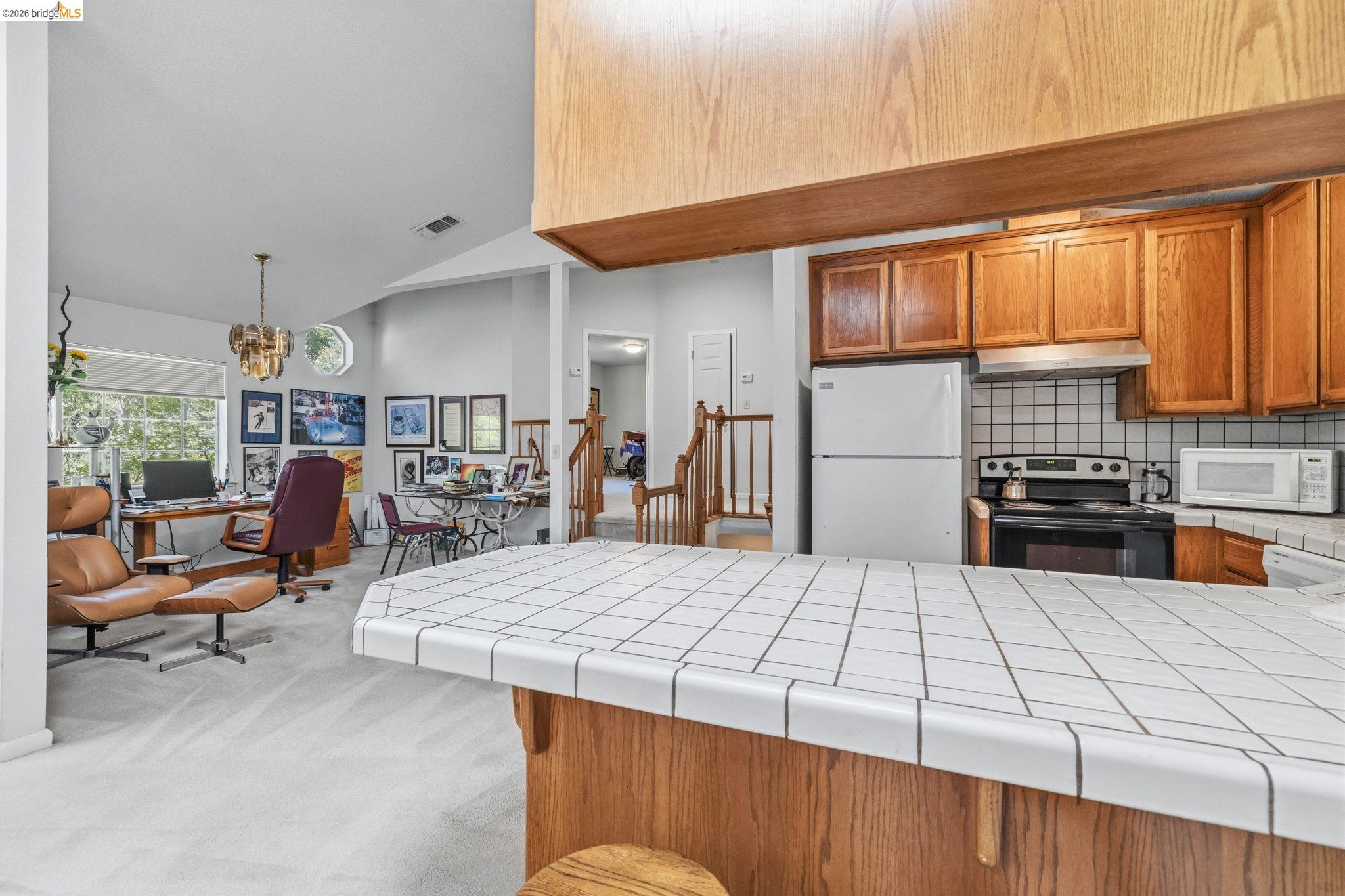 12033 Hillhurst Cir