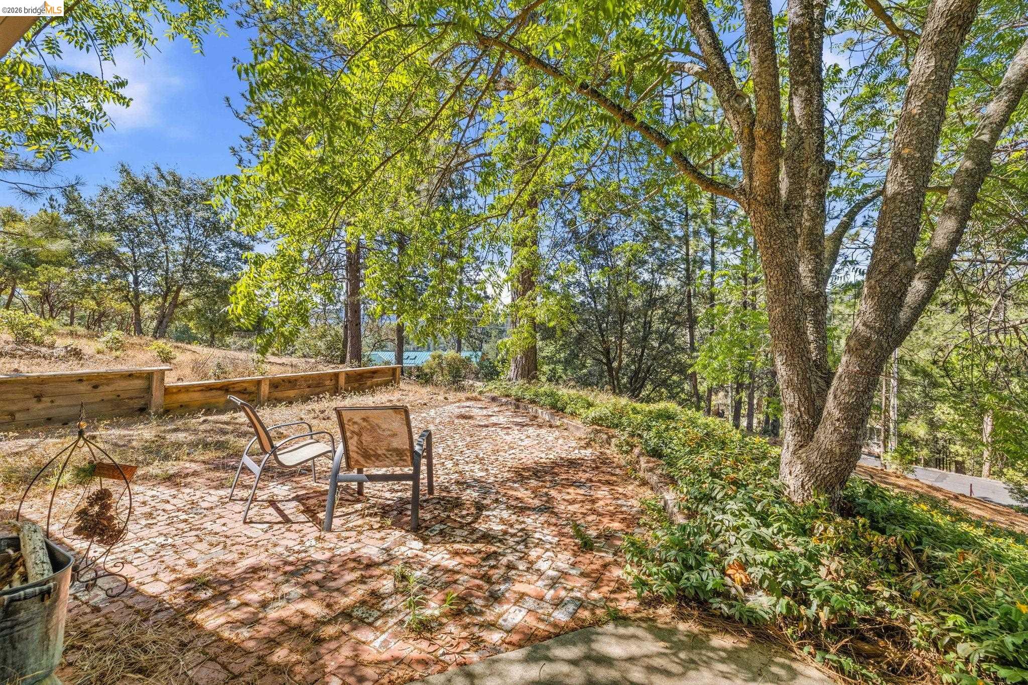 12033 Hillhurst Cir