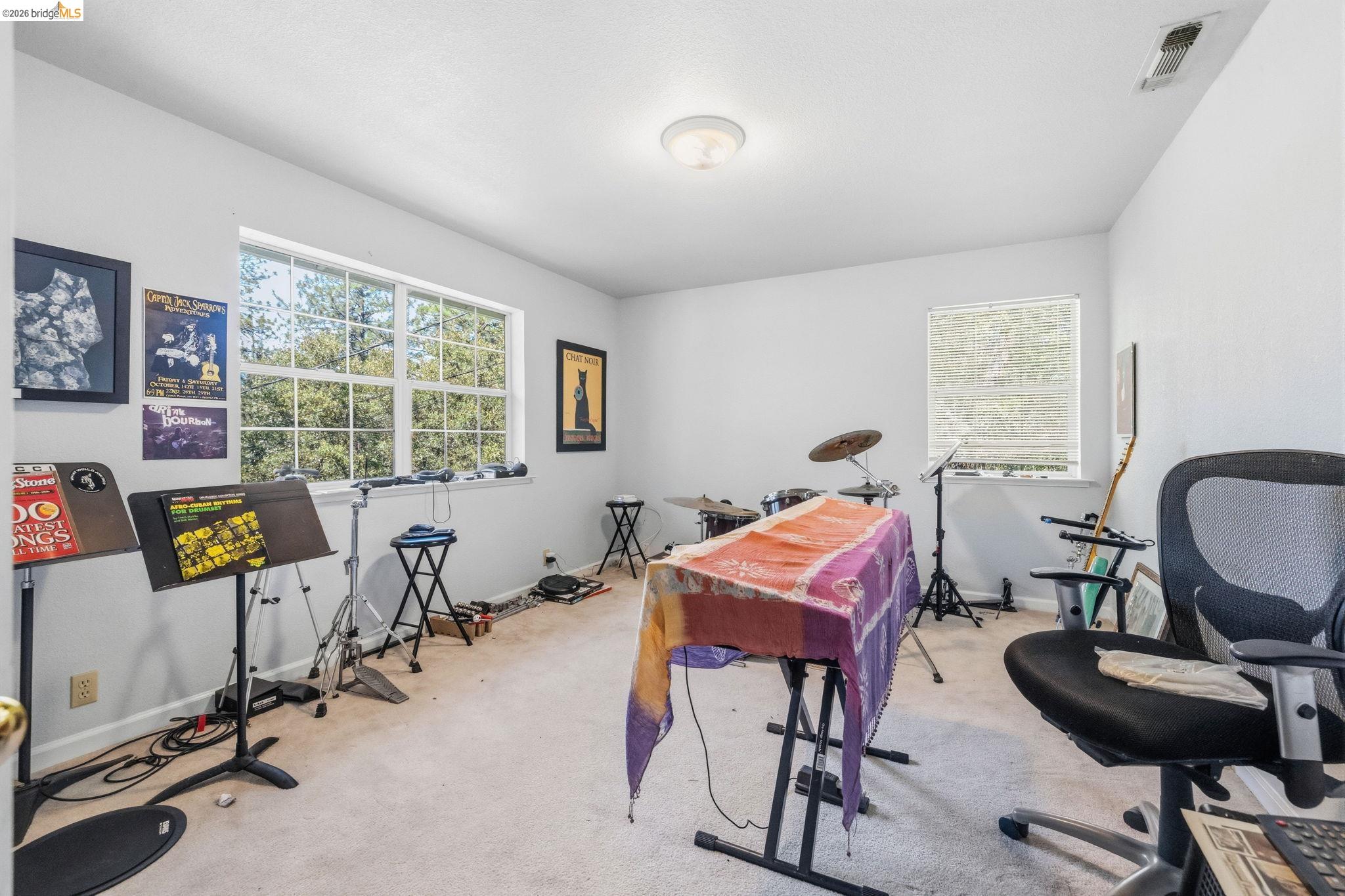 12033 Hillhurst Cir