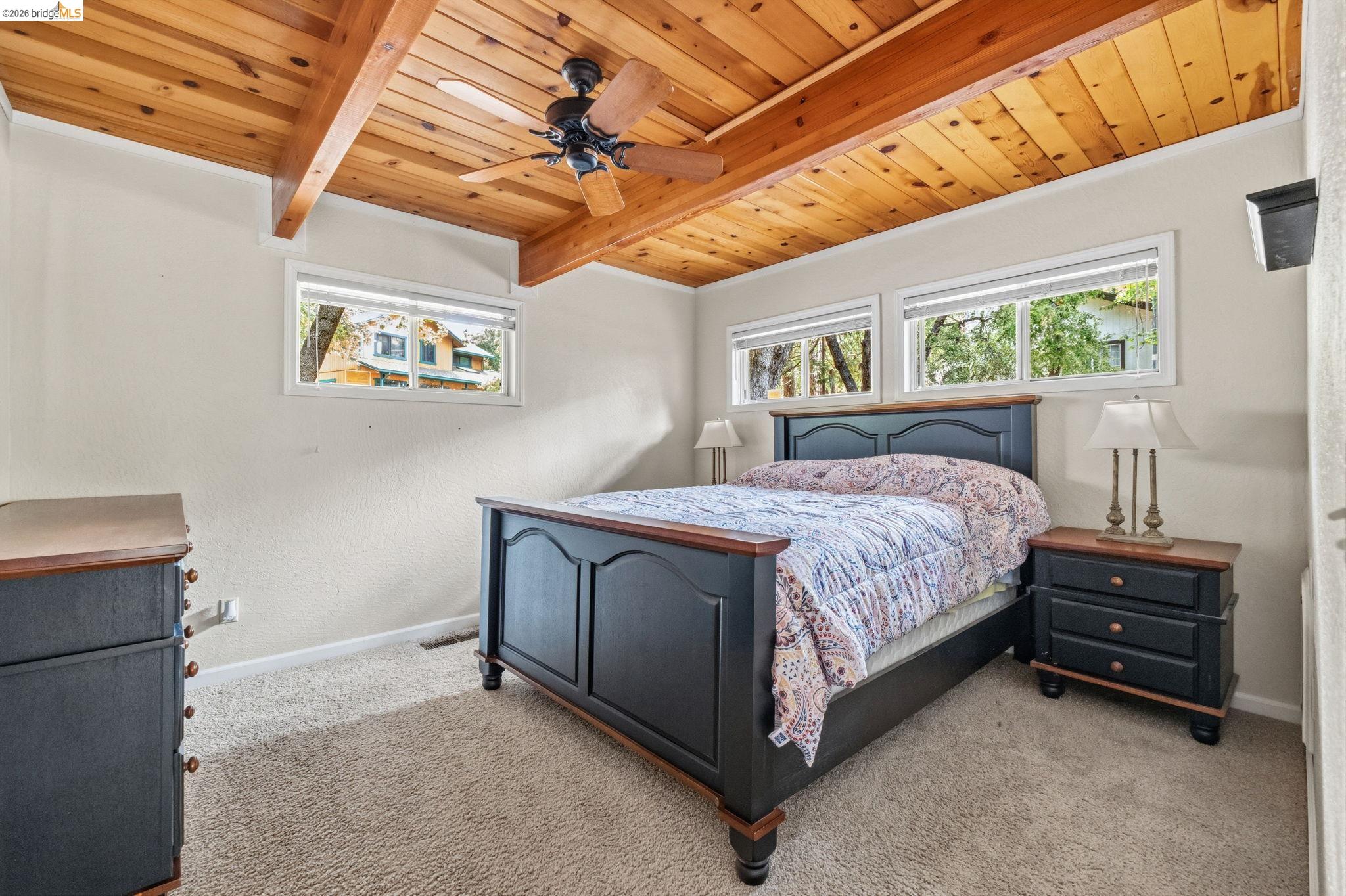 22995 Thrush Pl