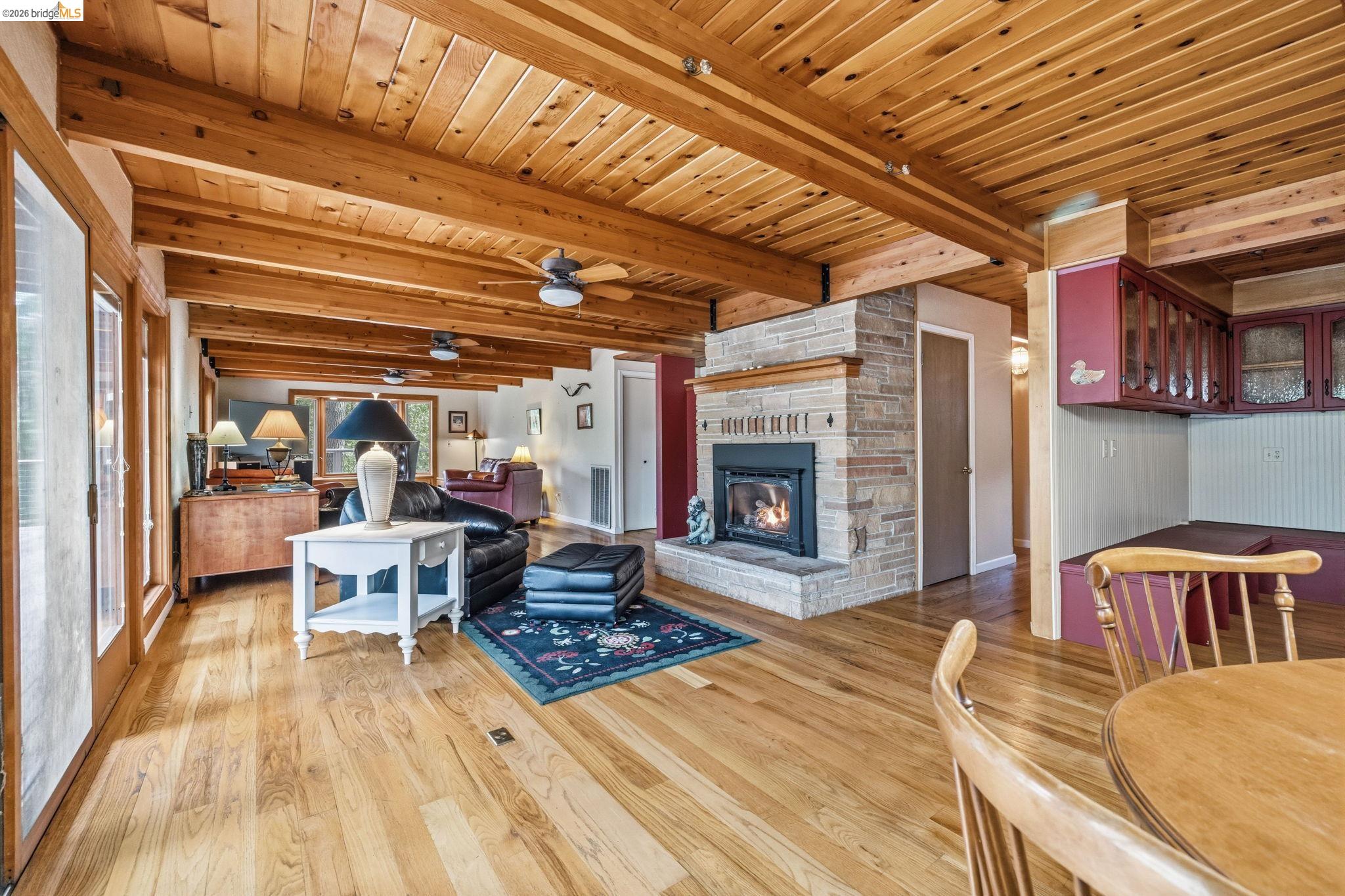 22995 Thrush Pl