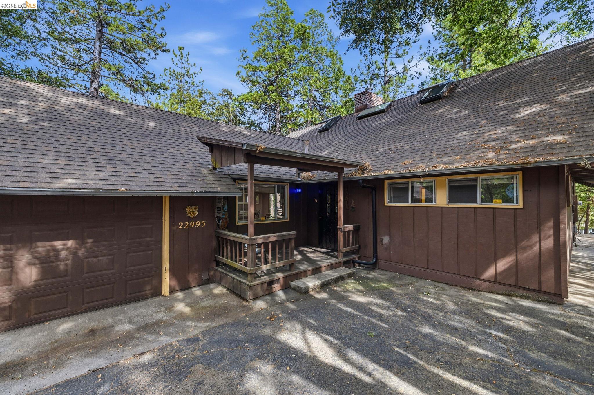 22995 Thrush Pl
