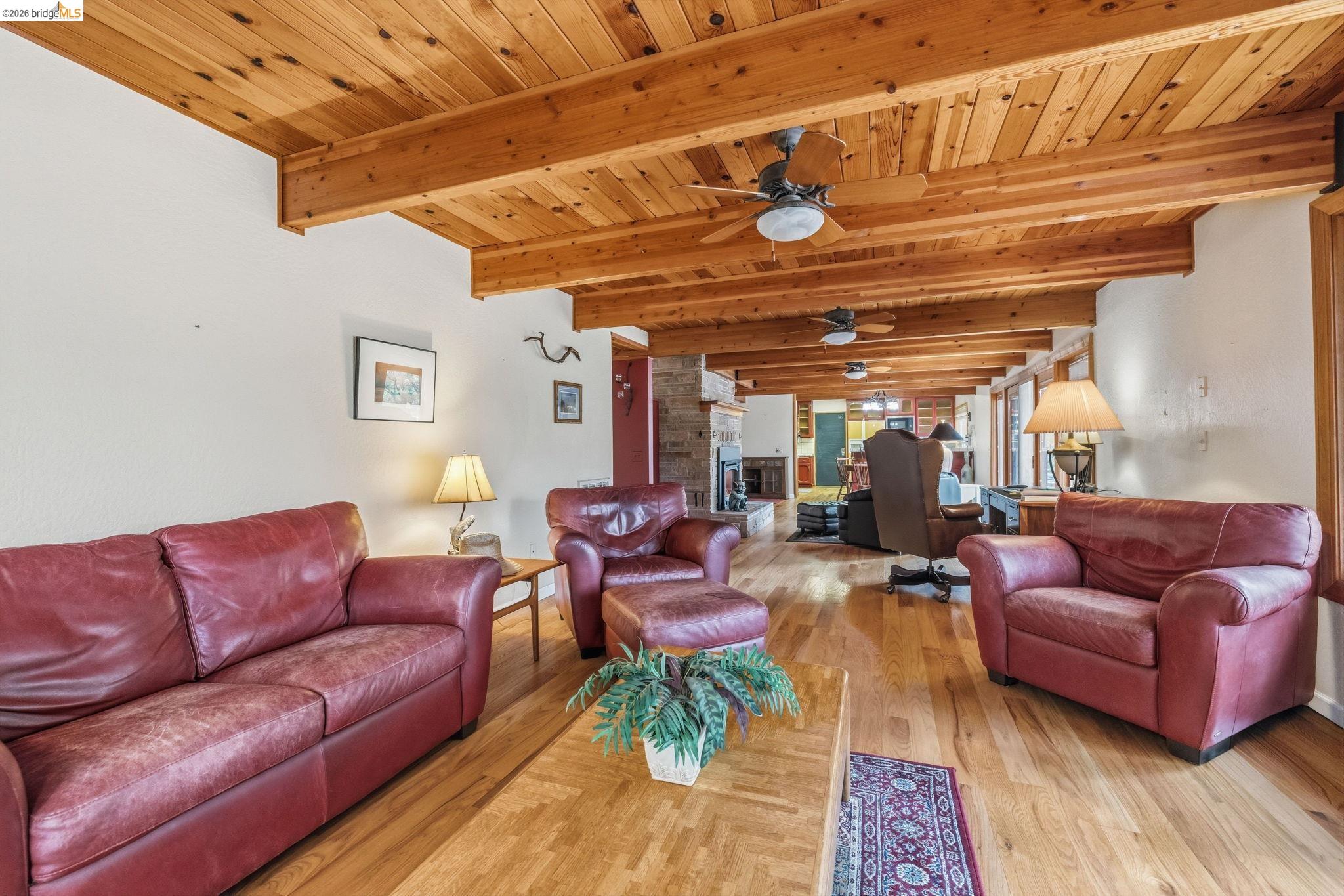 22995 Thrush Pl