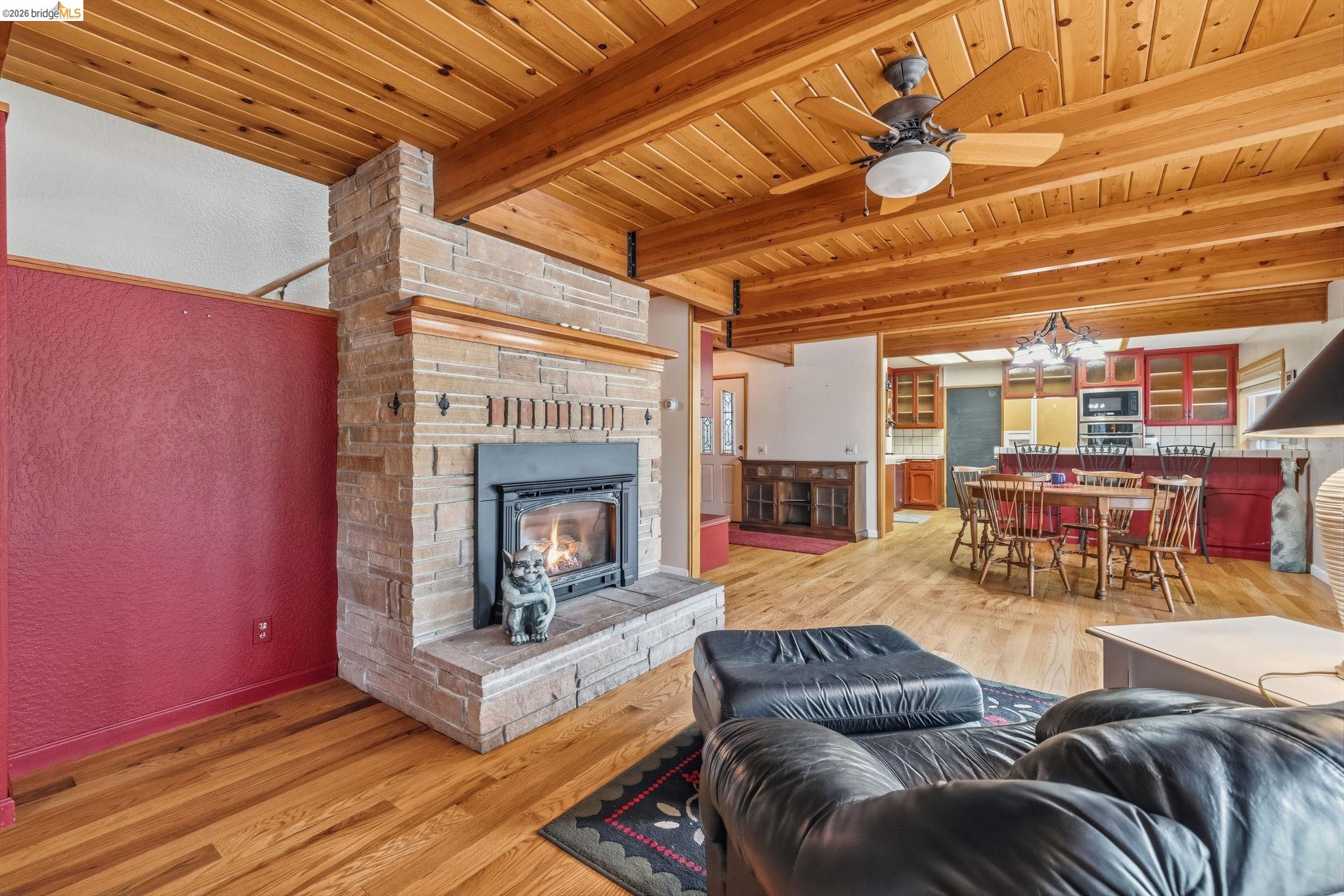 22995 Thrush Pl