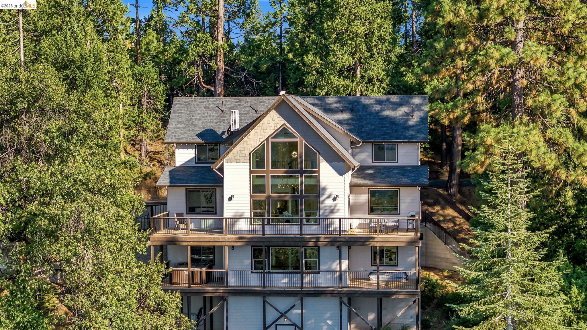 22062 Lakeview Dr