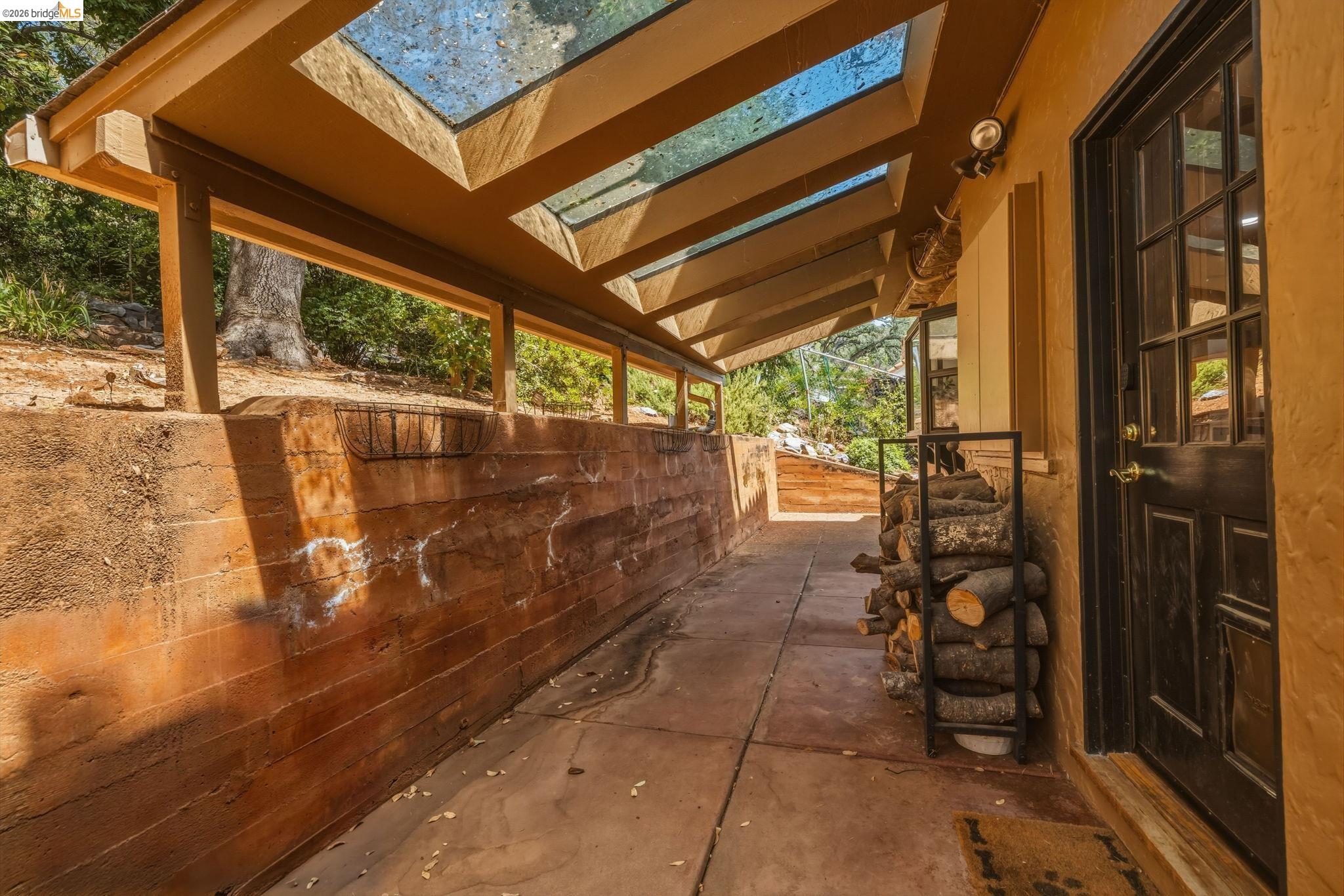 242 Hillcrest Dr