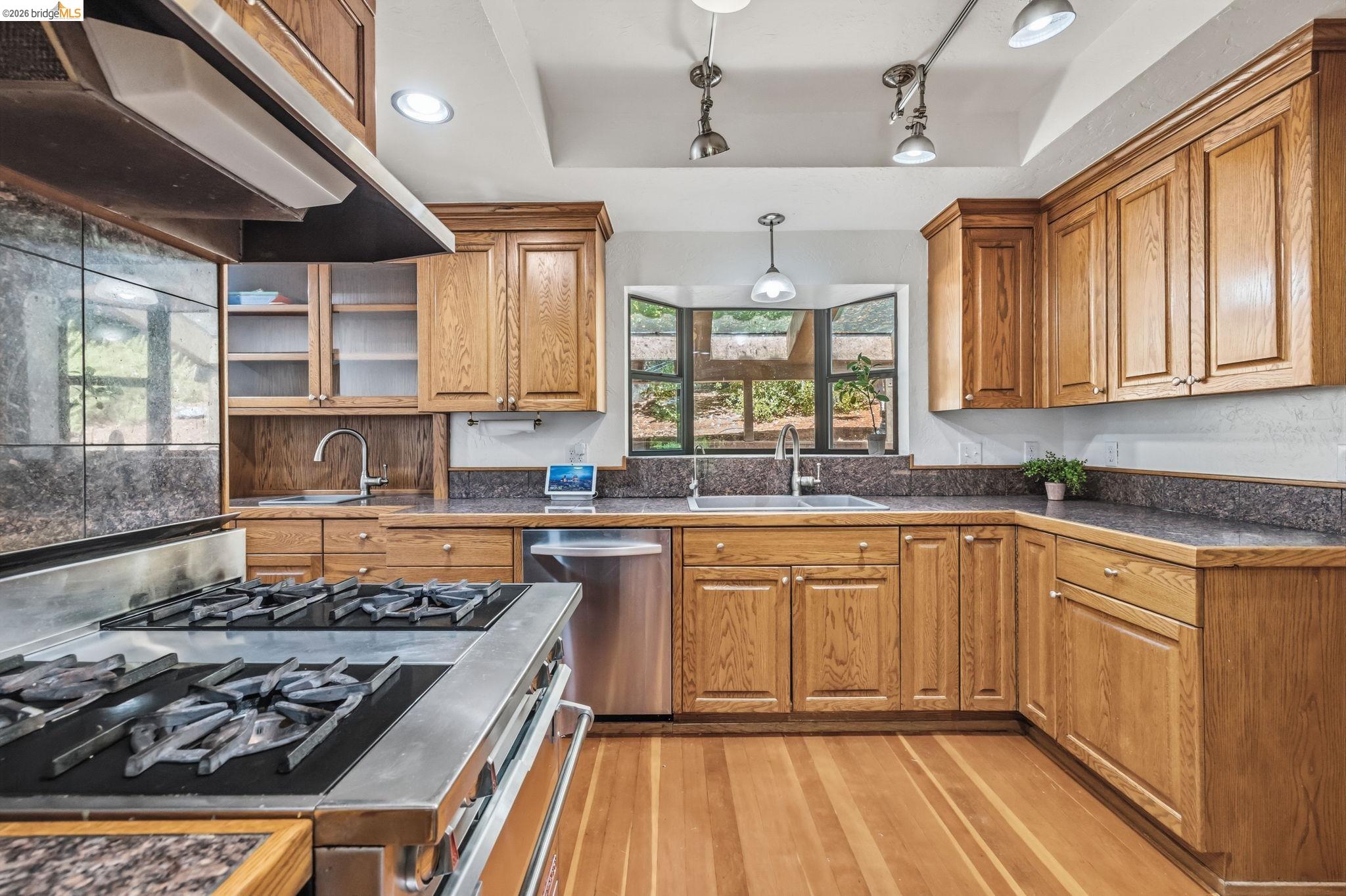 242 Hillcrest Dr