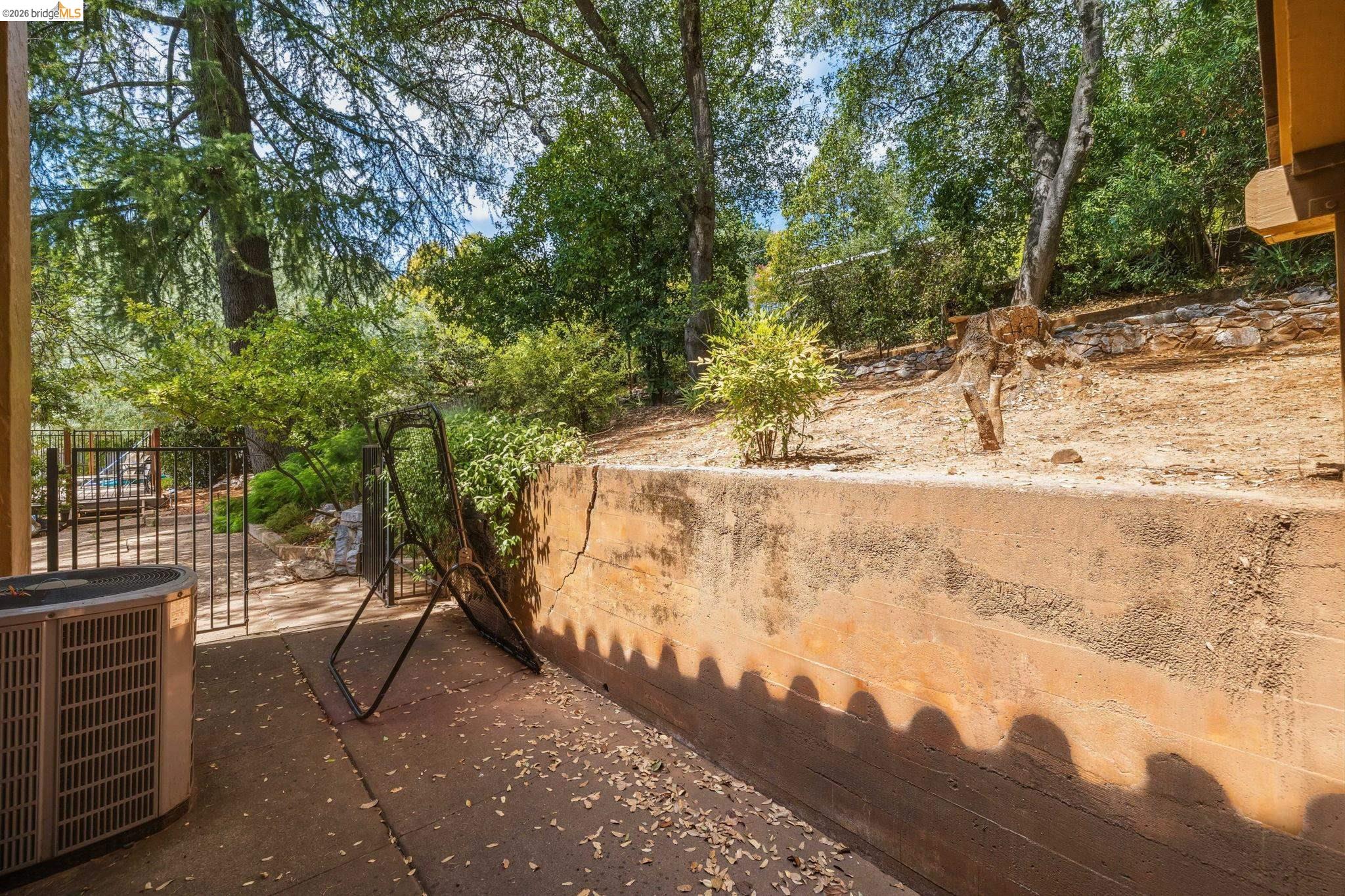 242 Hillcrest Dr