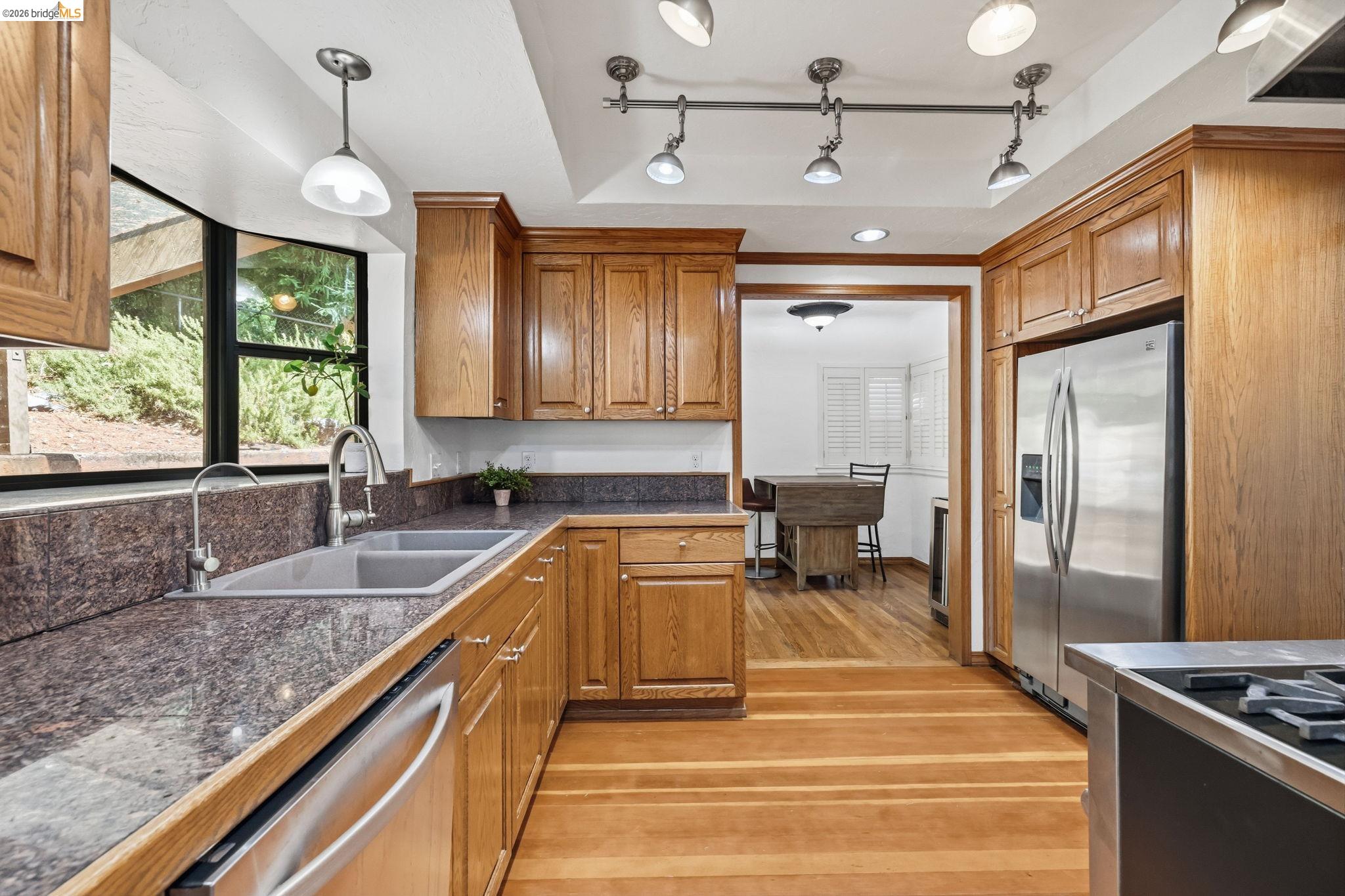 242 Hillcrest Dr