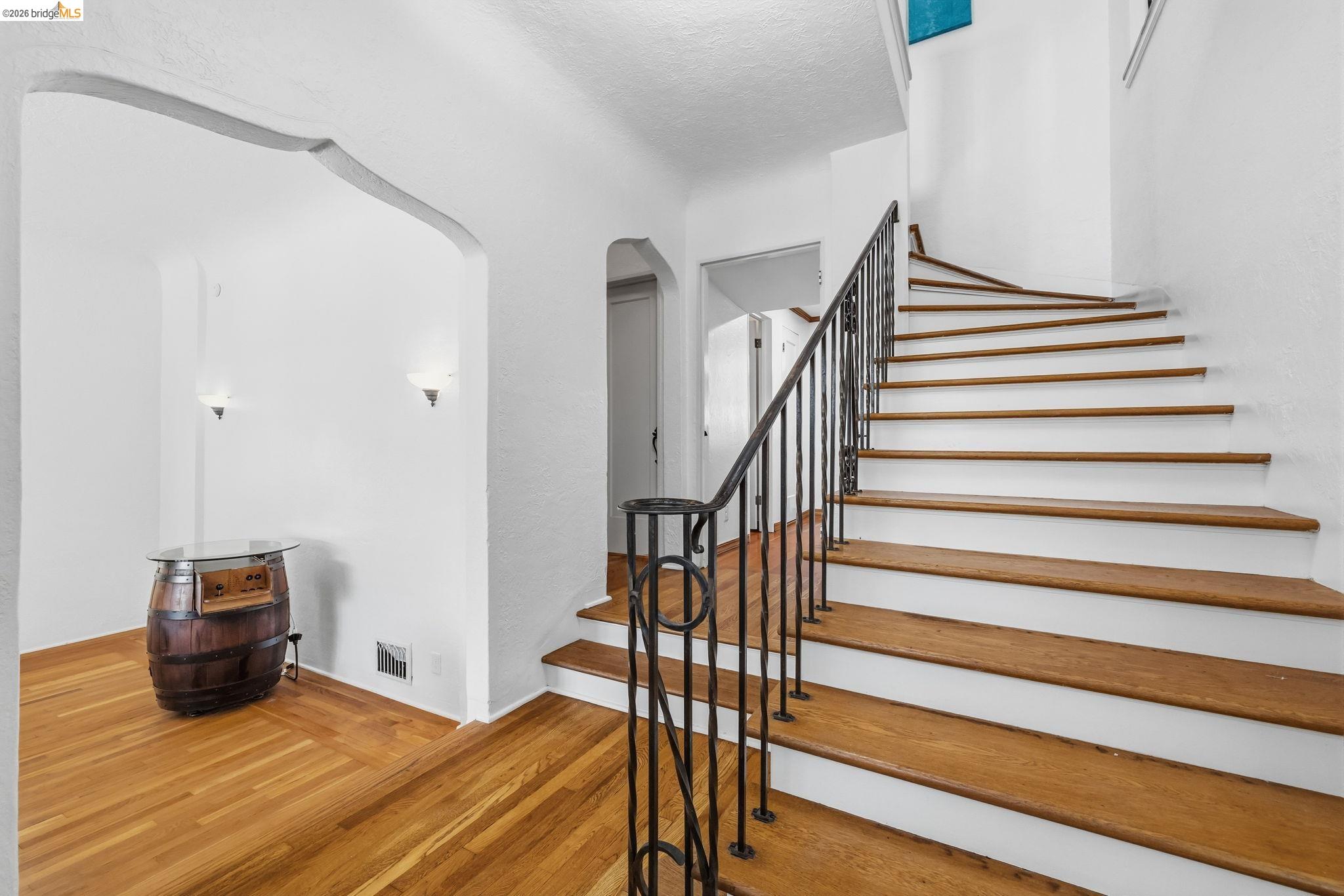 242 Hillcrest Dr