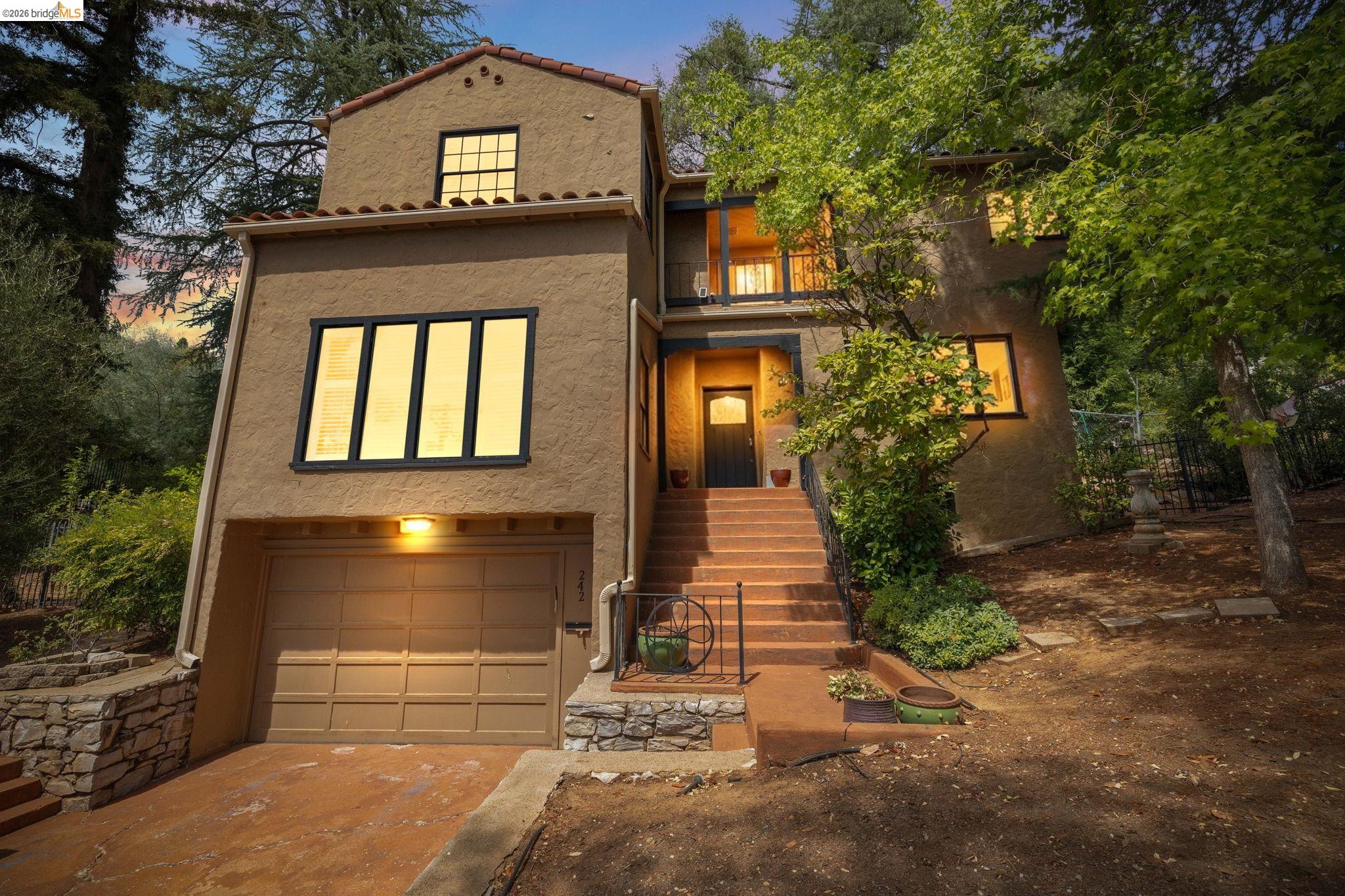242 Hillcrest Dr