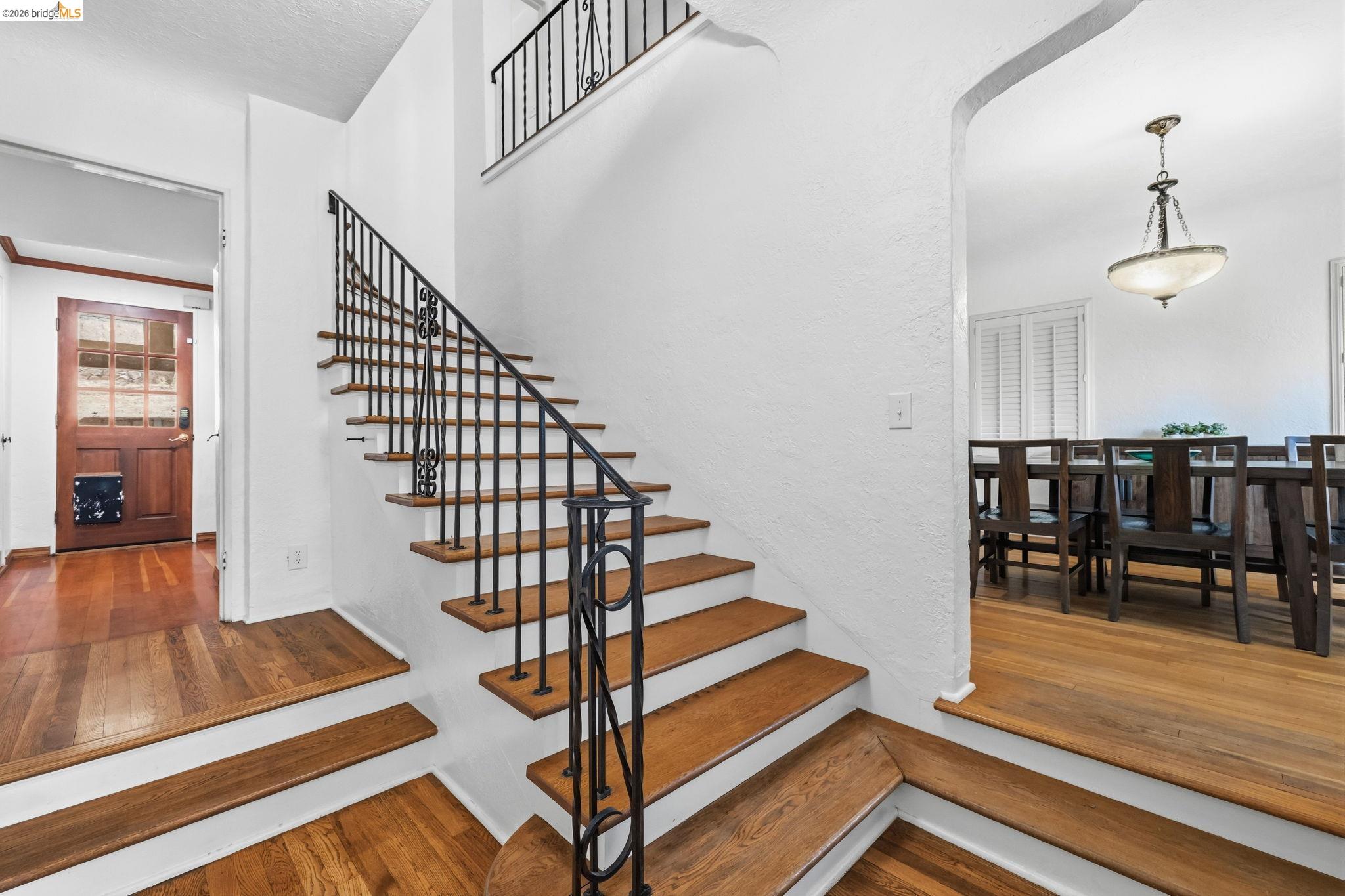 242 Hillcrest Dr