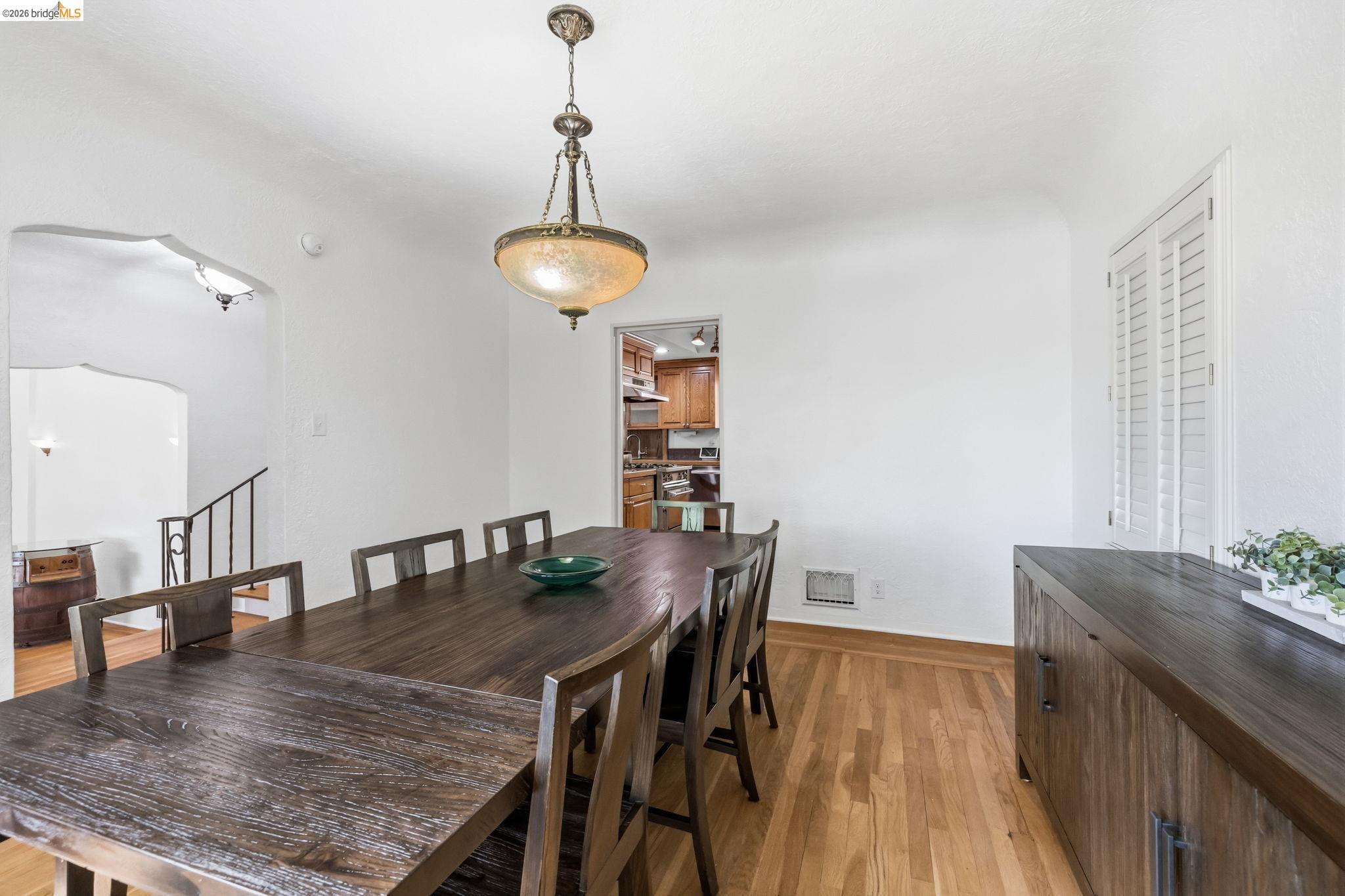 242 Hillcrest Dr