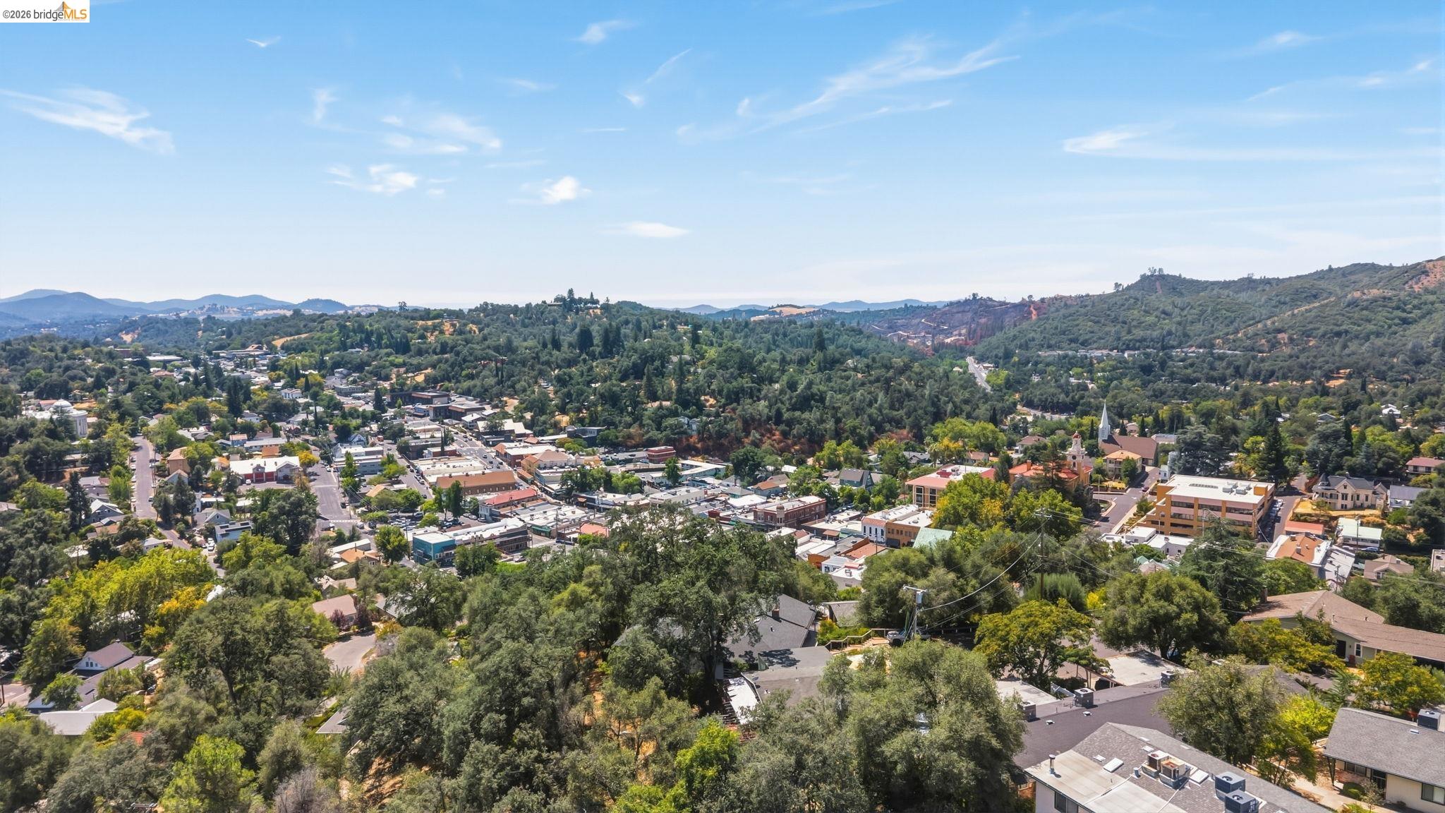 242 Hillcrest Dr