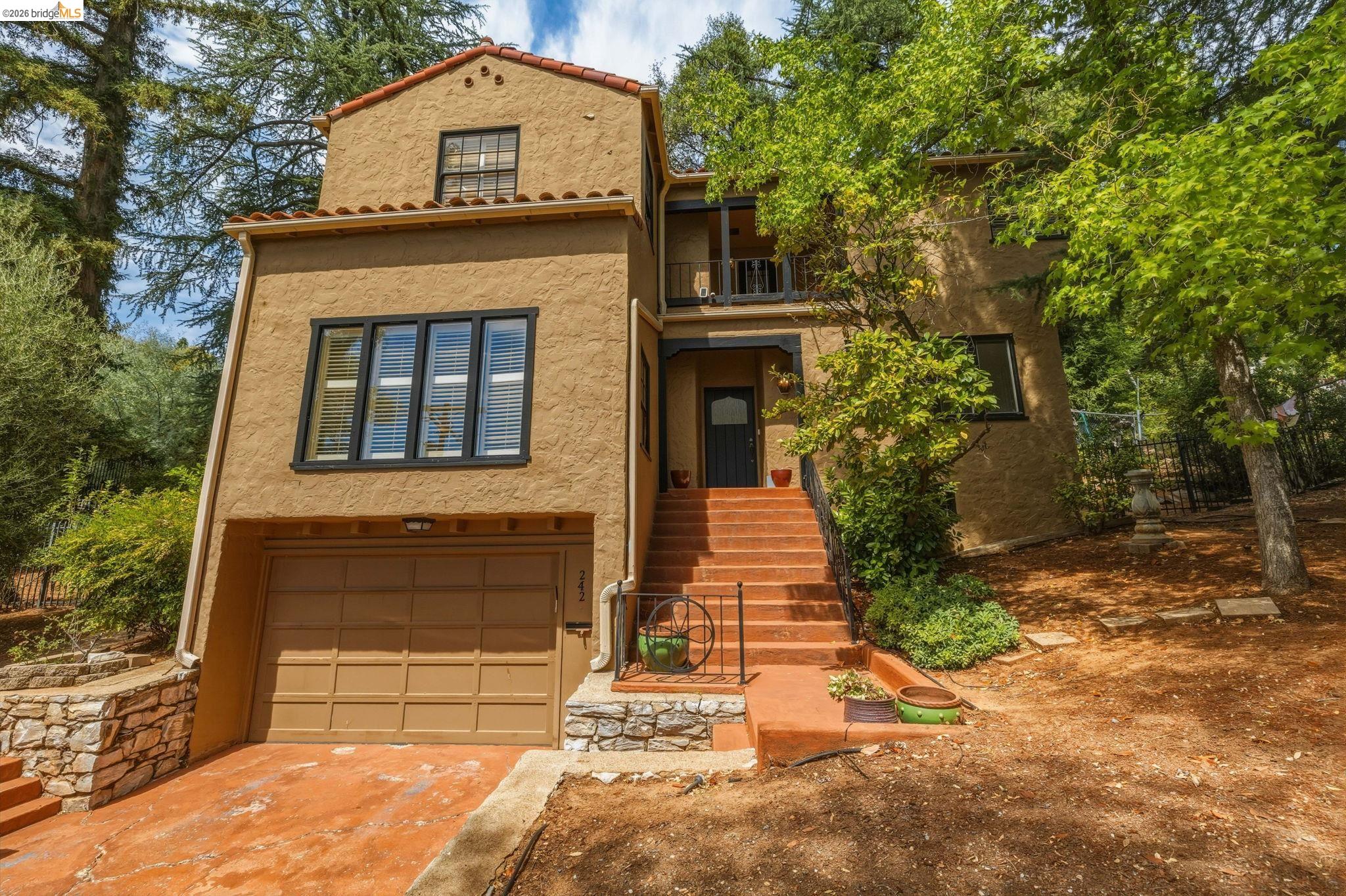 242 Hillcrest Dr