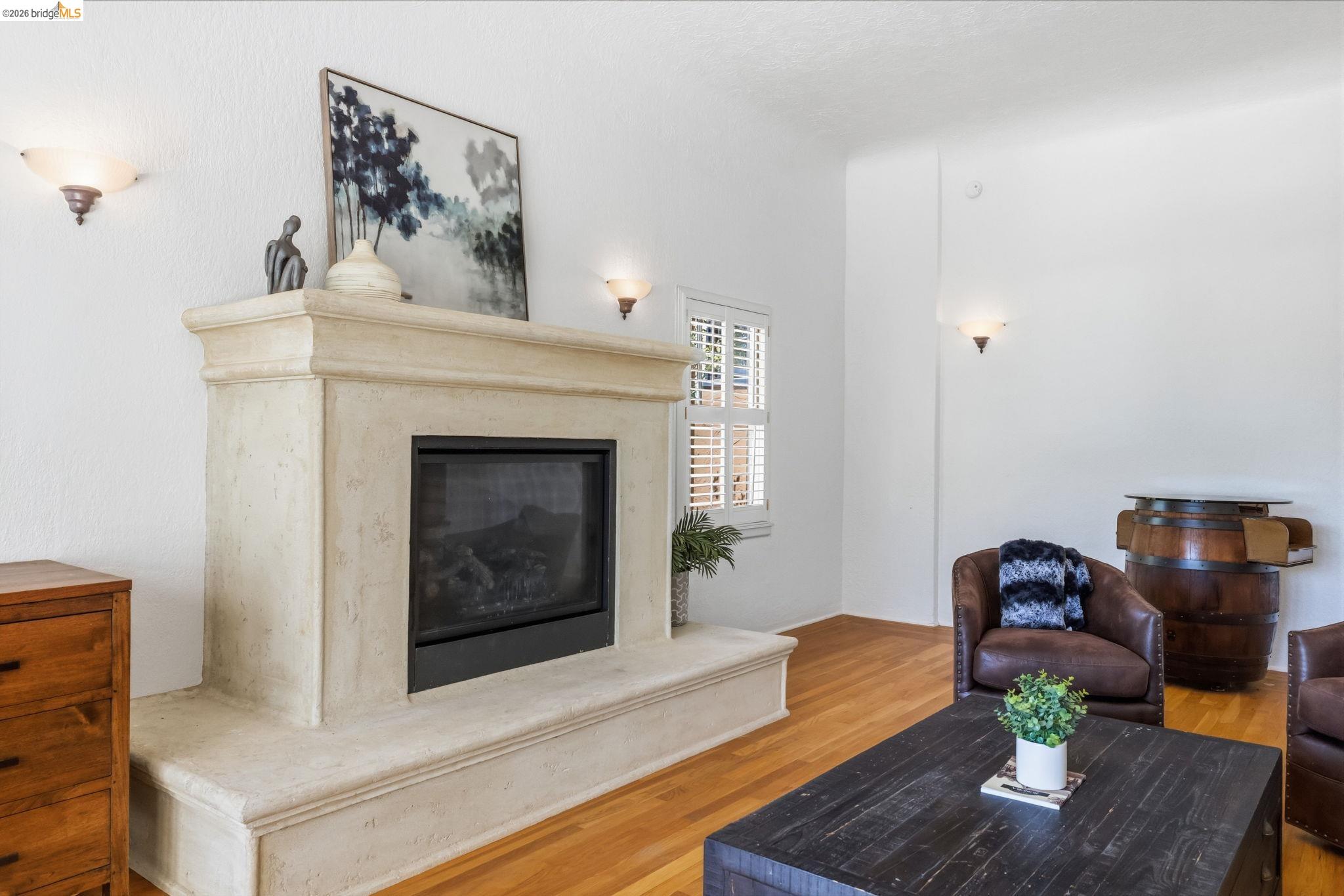 242 Hillcrest Dr