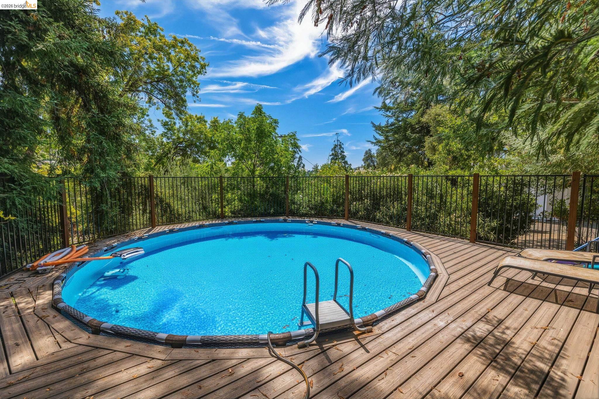 242 Hillcrest Dr
