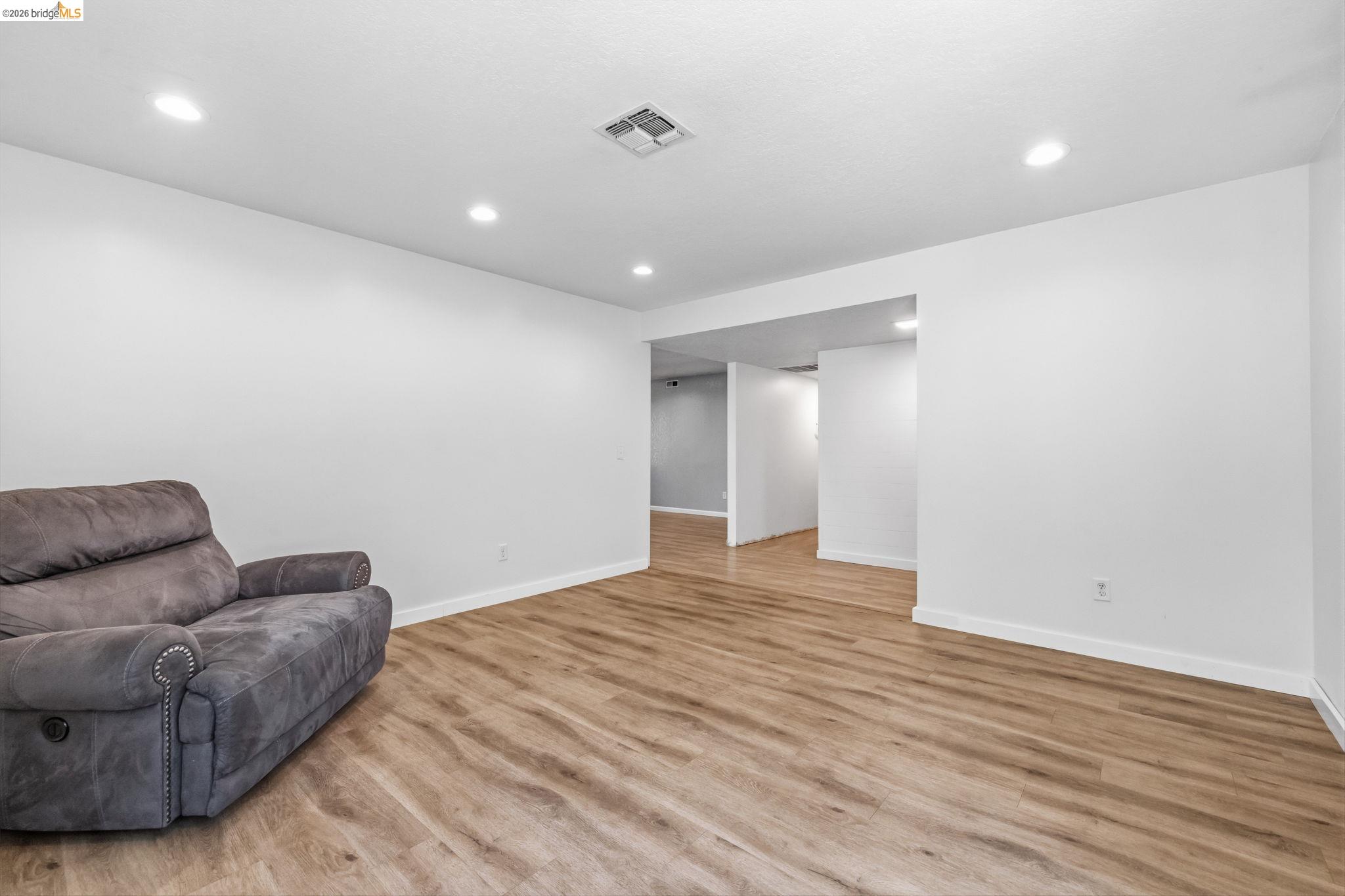 11037 Harrison Dr