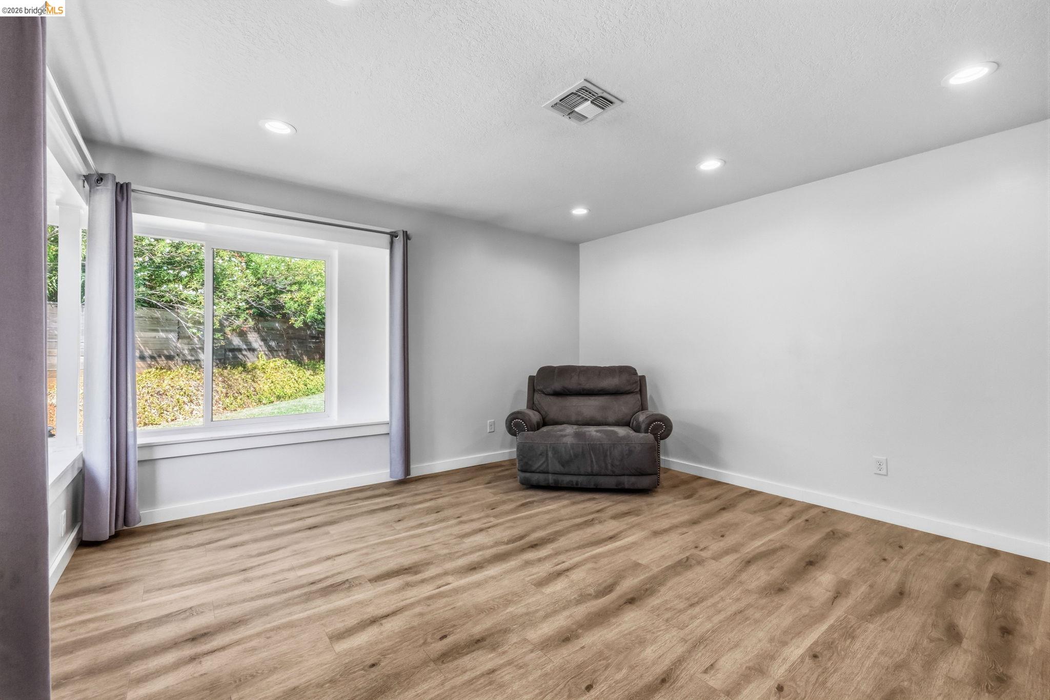11037 Harrison Dr