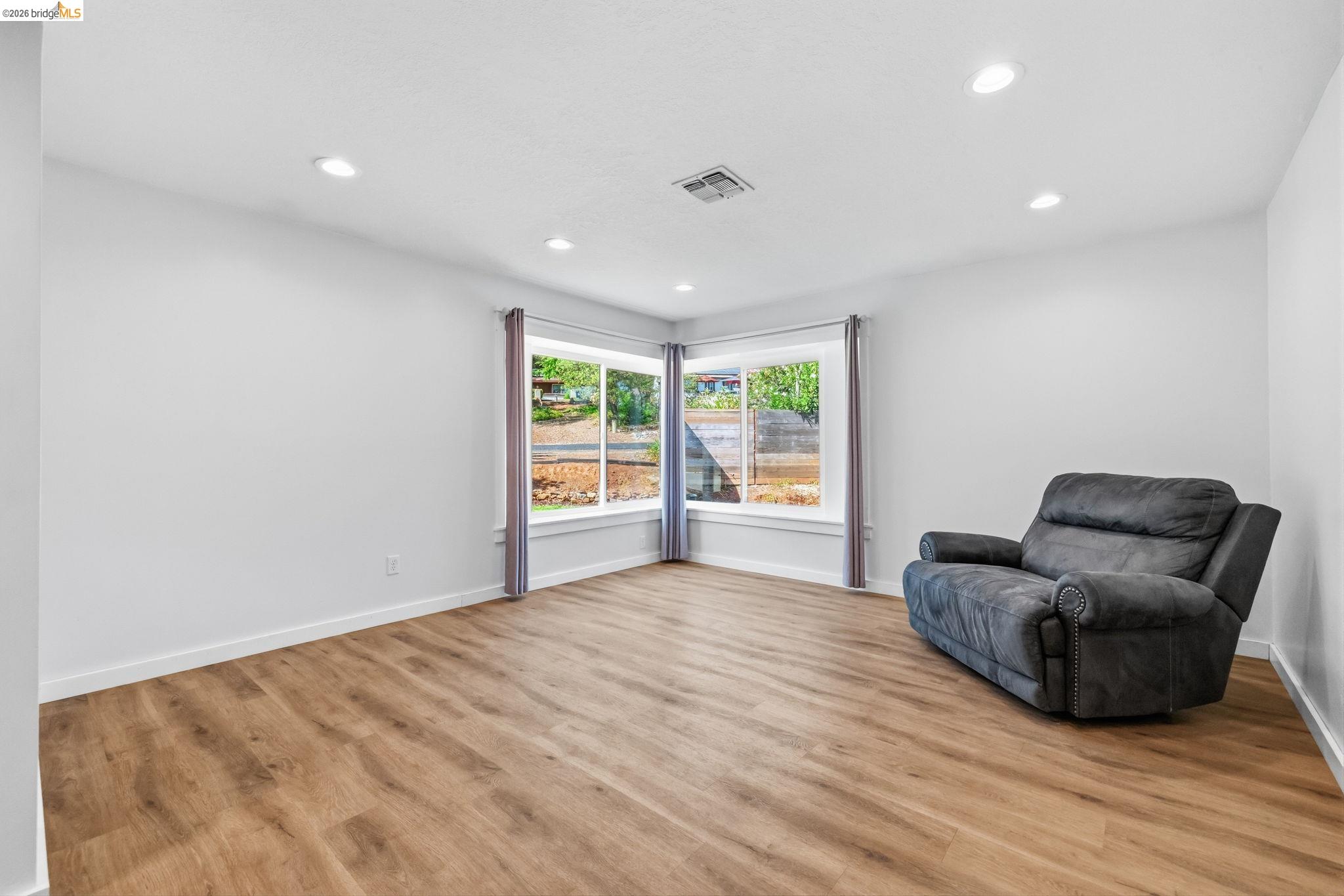 11037 Harrison Dr