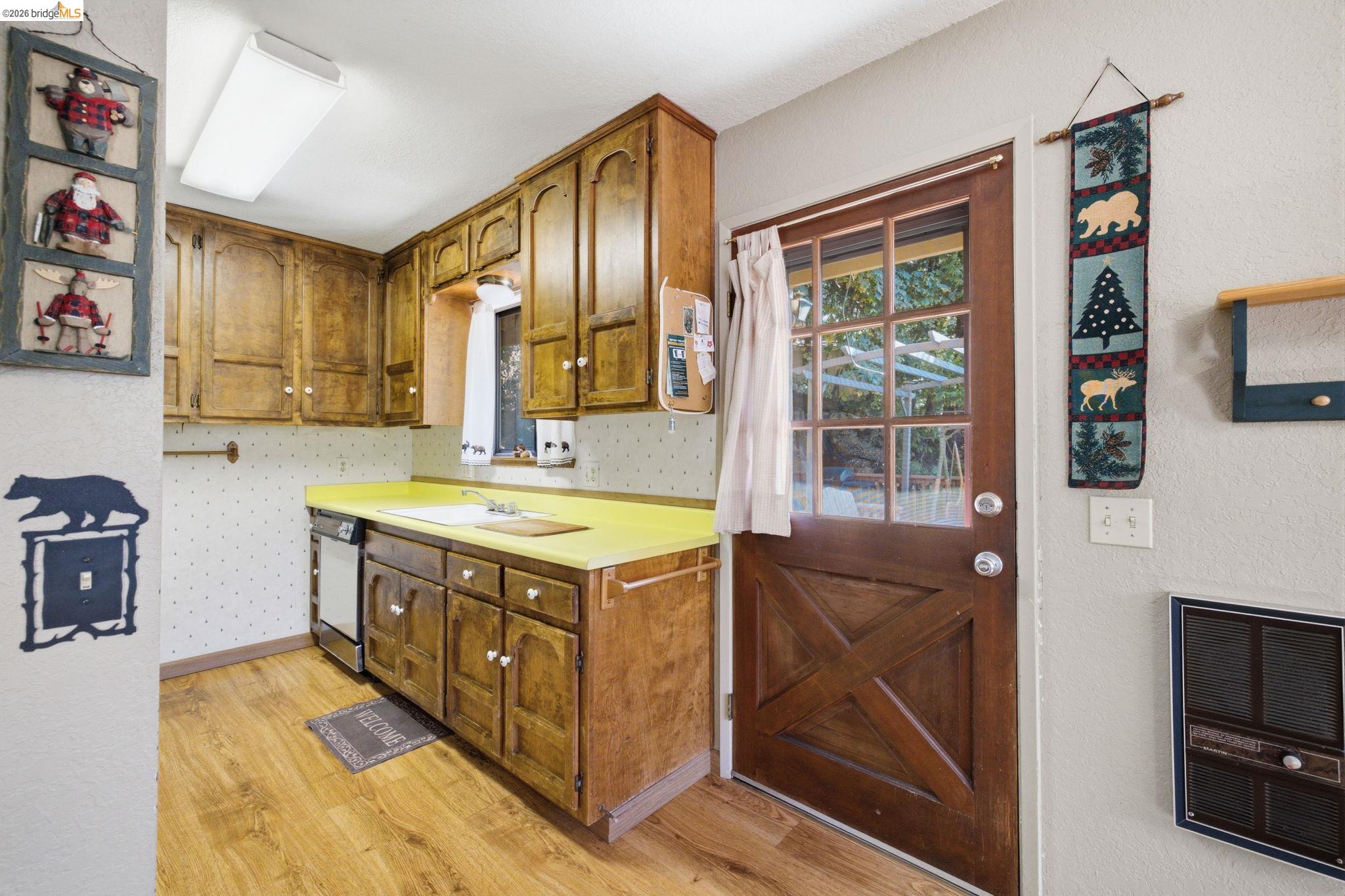 23593 Lakewood Dr