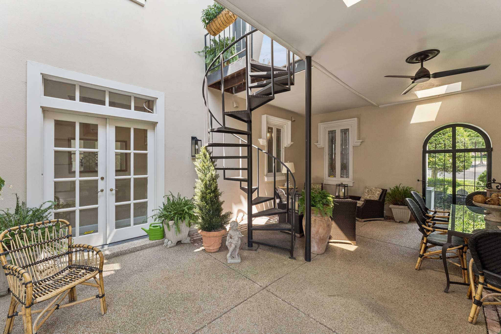 615 Belle Meade Blvd Unit: 100