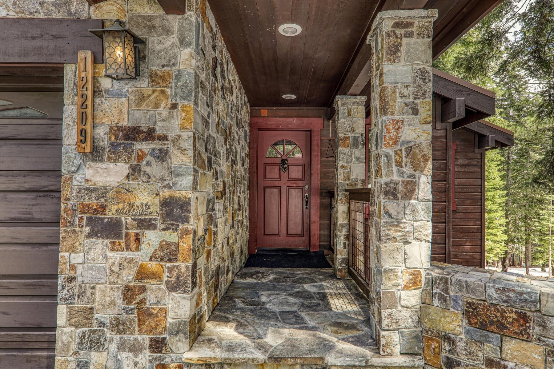 12209 Greenleaf Way