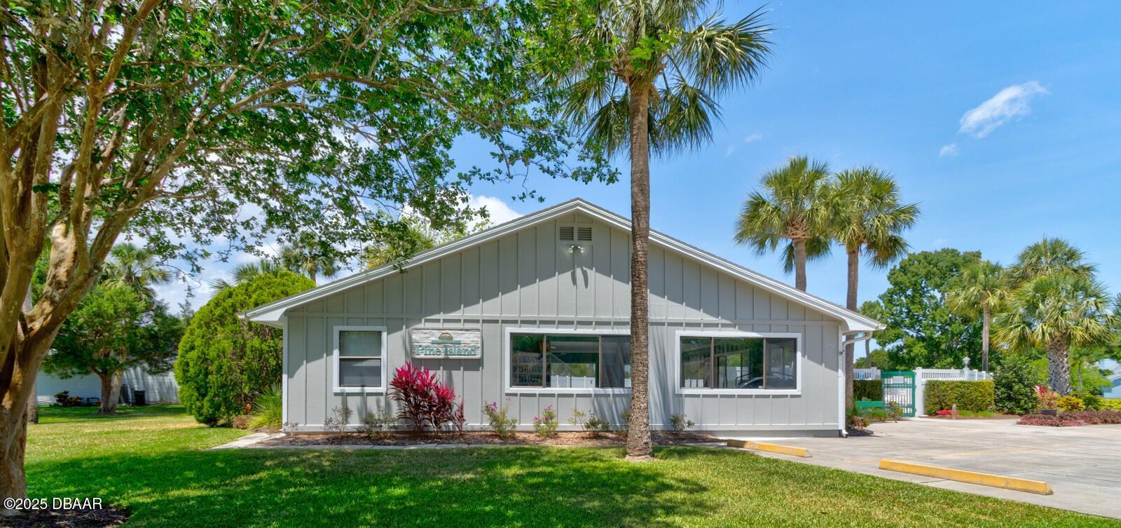 832 Pine Shores Circle