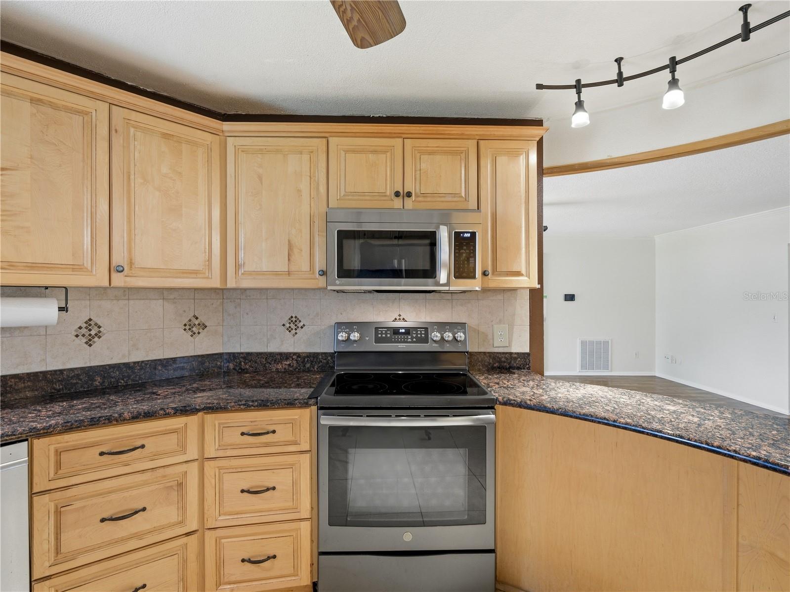 2812 TRAVELERS PALM DR