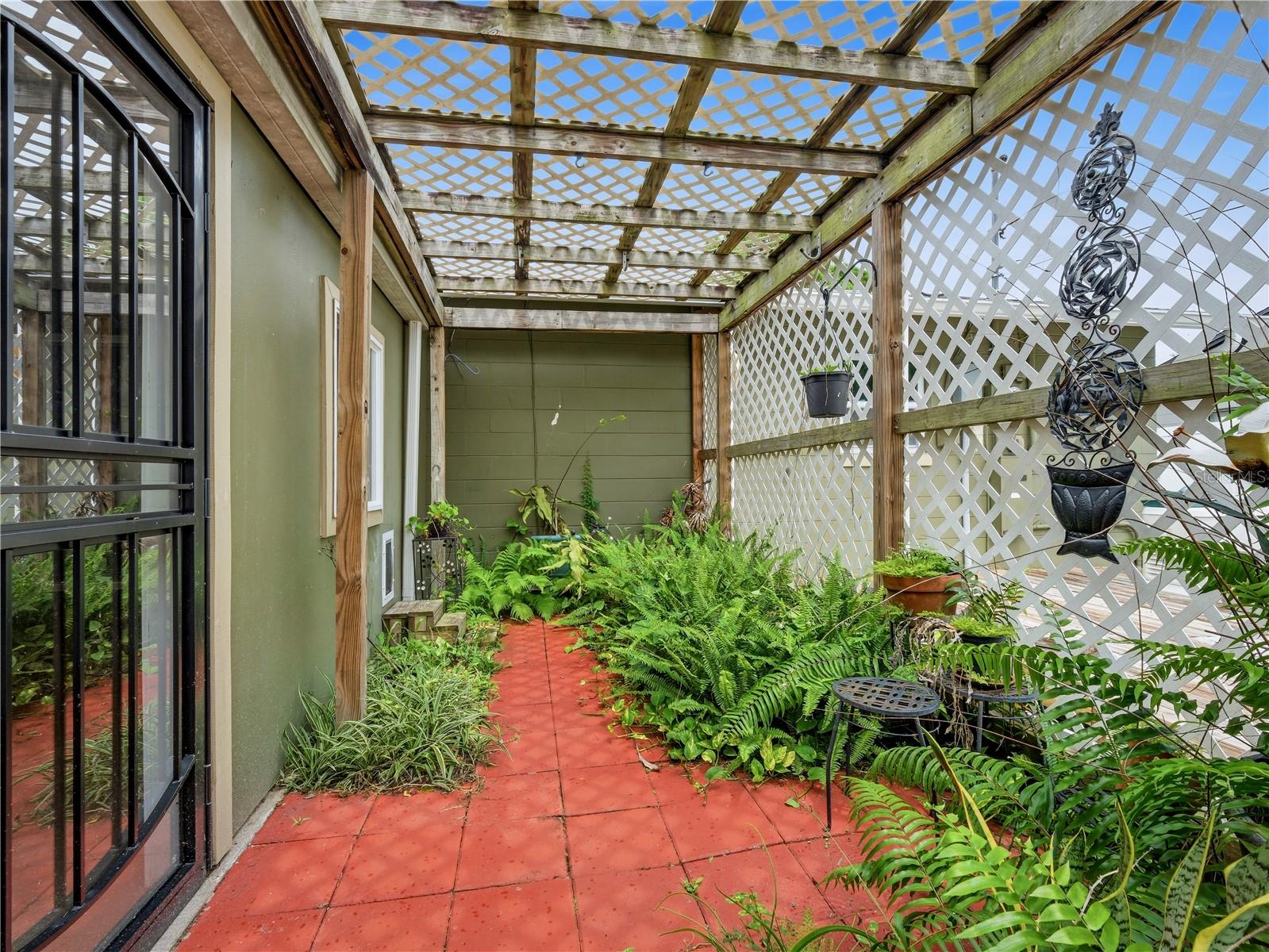 2812 TRAVELERS PALM DR